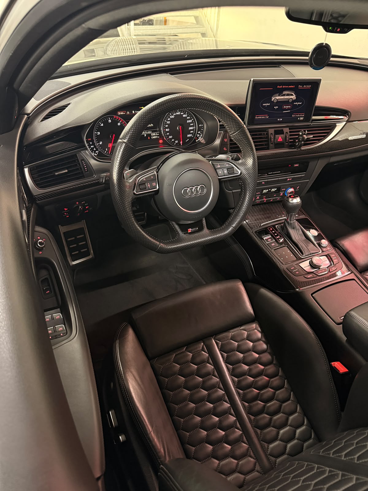 AUDI RS6 Avant 4.0 TFSI V8 quattro Tiptronic-image-16