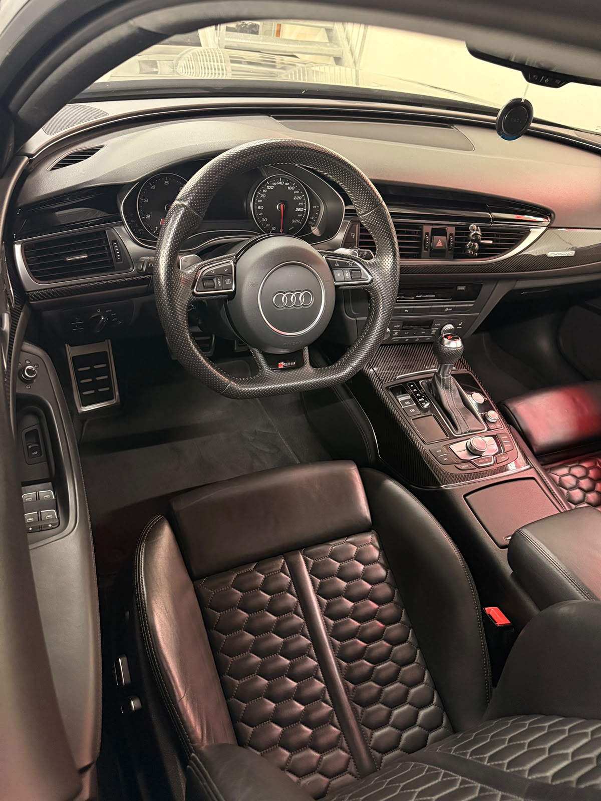 AUDI RS6 Avant 4.0 TFSI V8 quattro Tiptronic-image-12