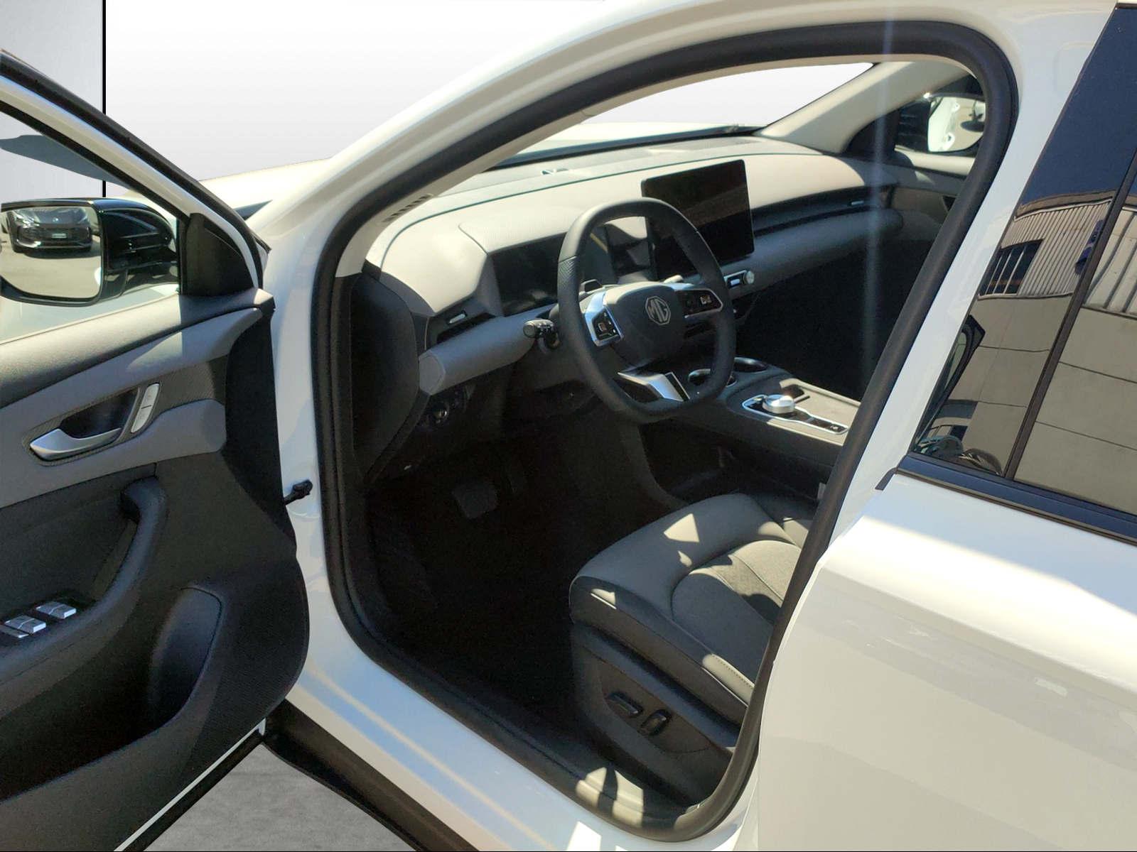 MG S5 EV 64 kWh Luxury-image-5