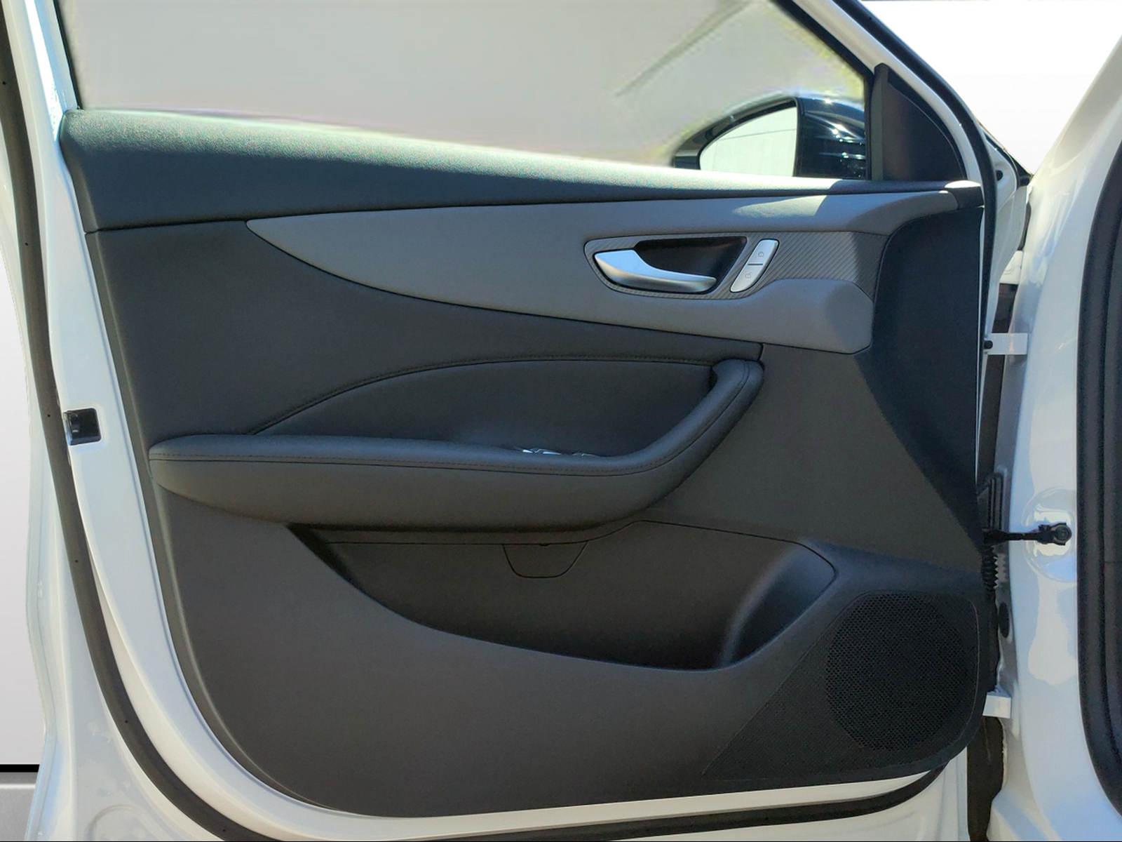 MG S5 EV 64 kWh Luxury-image-6