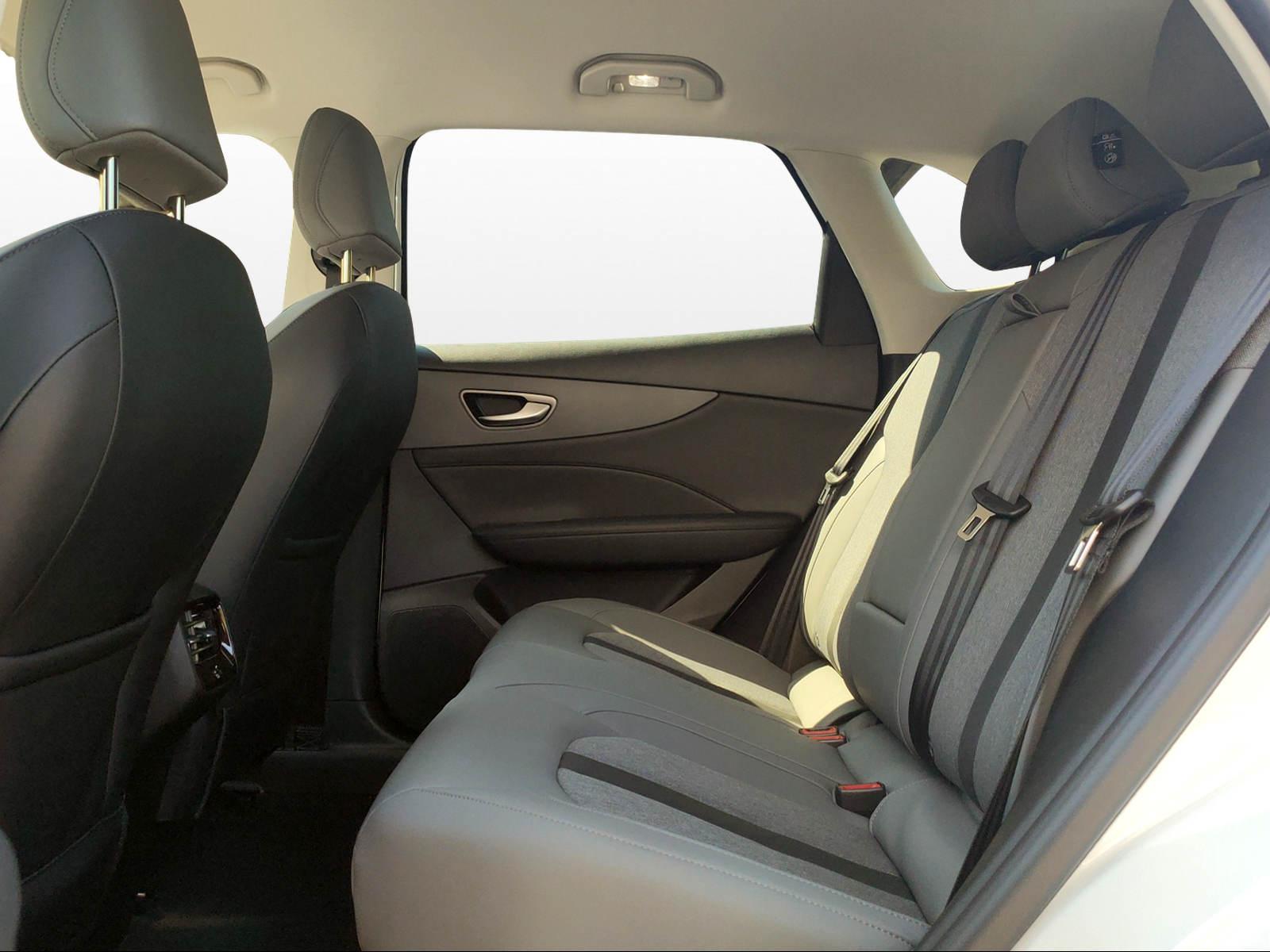 MG S5 EV 64 kWh Luxury-image-12