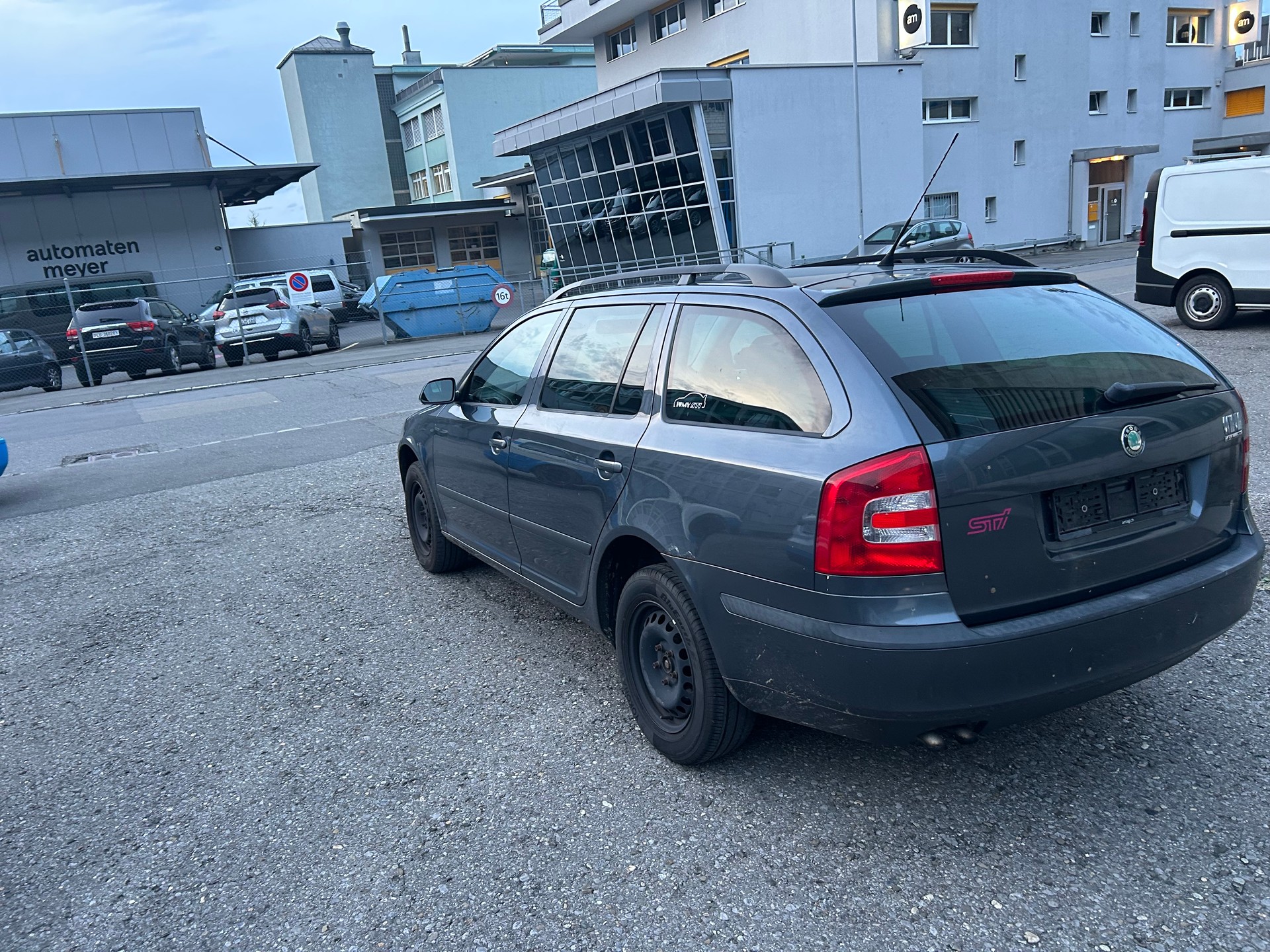 SKODA Octavia 2.0 TDI Adventure 4x4-image-3