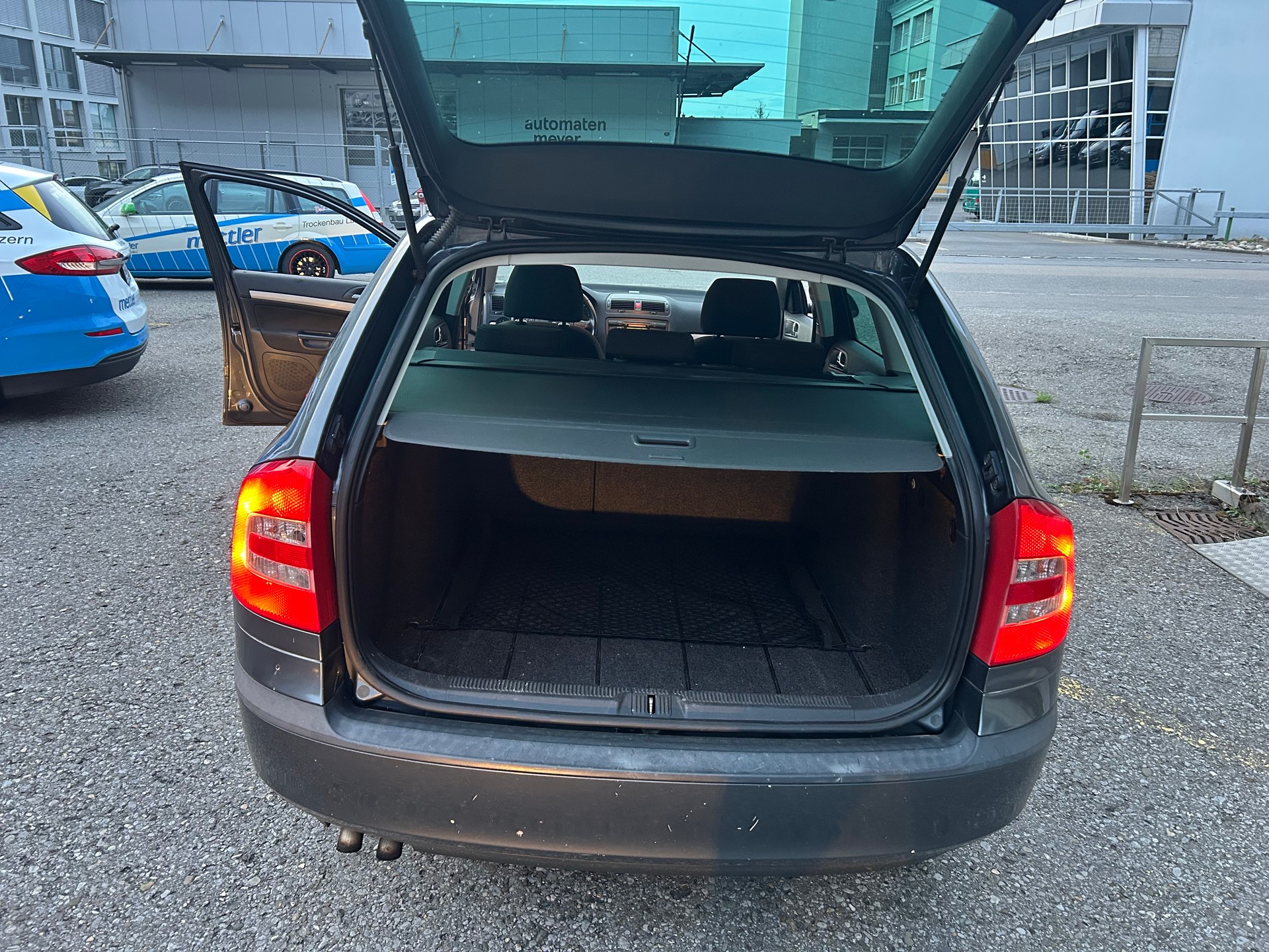 SKODA Octavia 2.0 TDI Adventure 4x4-image-4