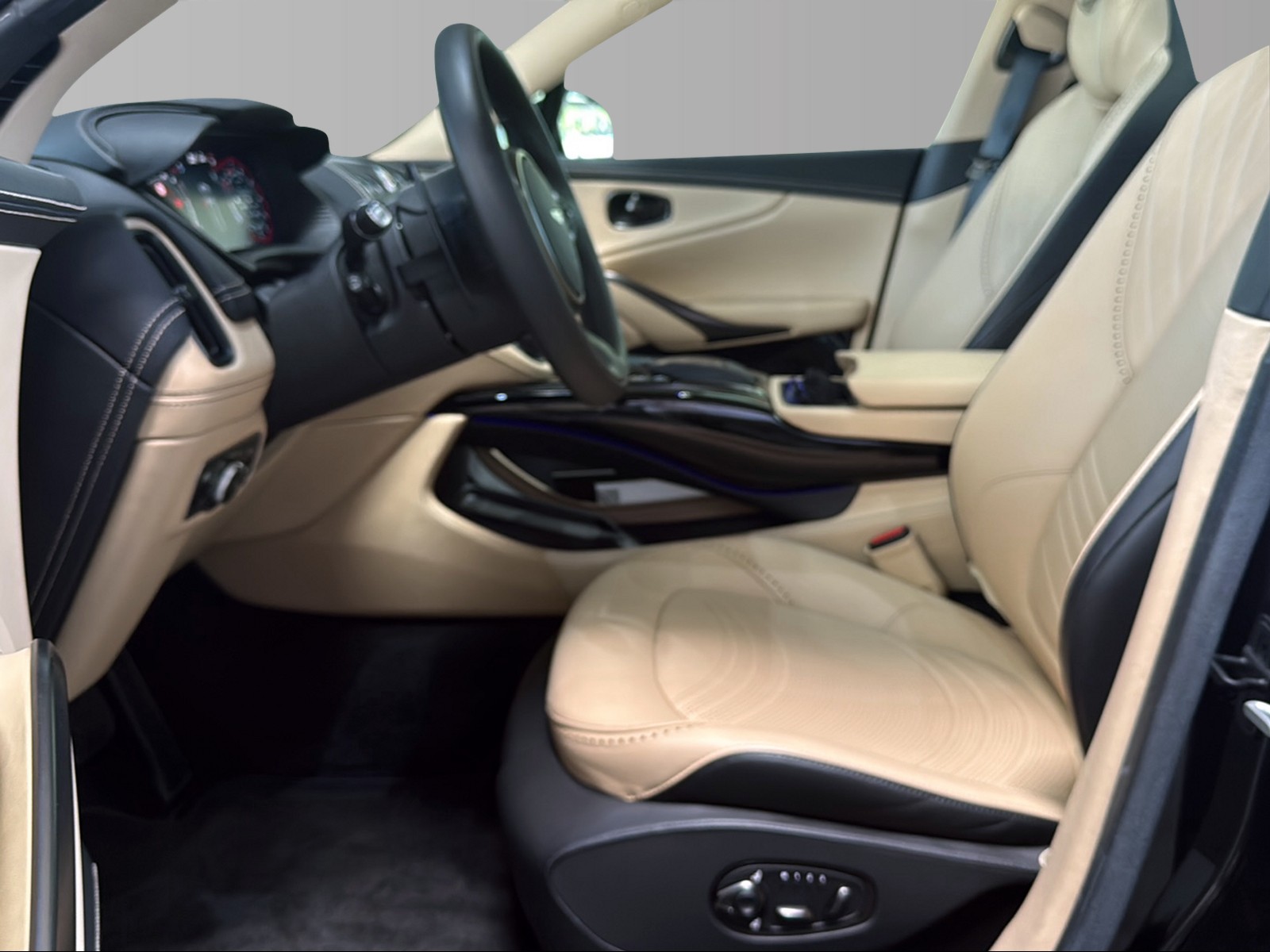 ASTON MARTIN 707 4.0 V8-image-4