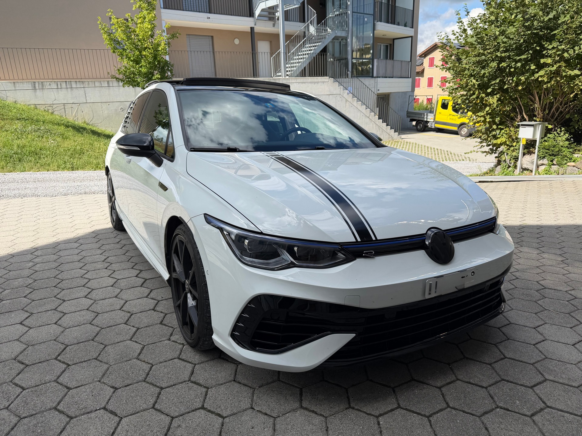 VW 2.0 TSI R DSG 4motion-image-0