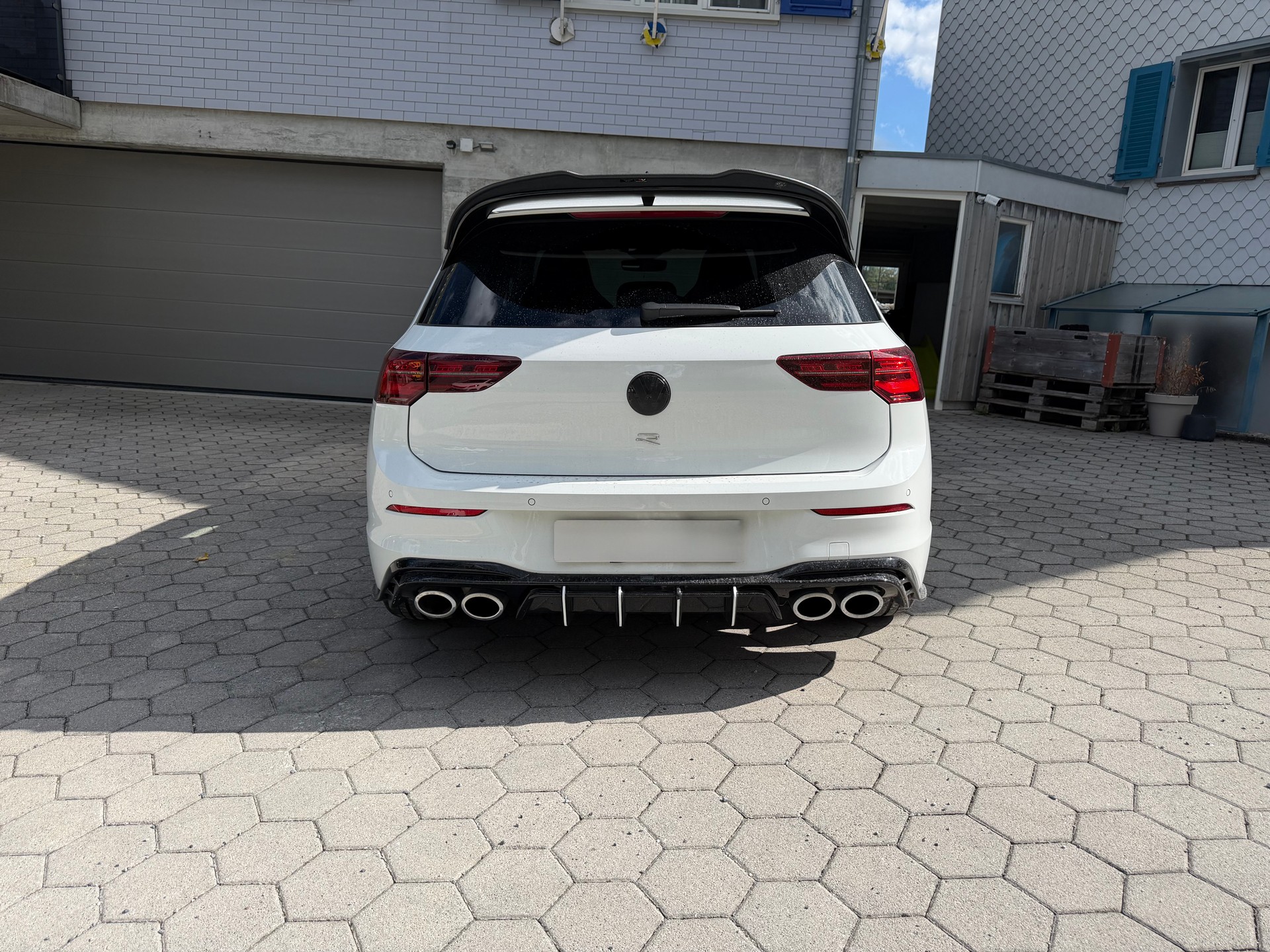 VW 2.0 TSI R DSG 4motion-image-2