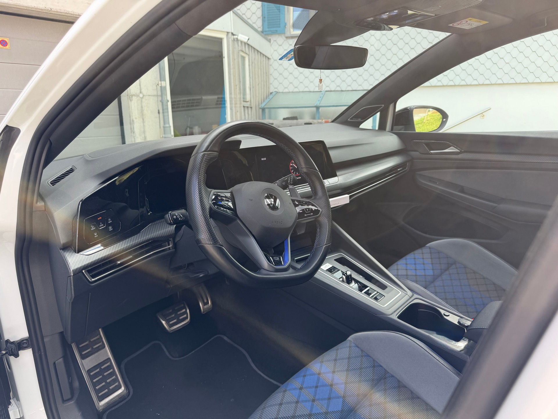 VW 2.0 TSI R DSG 4motion-image-4