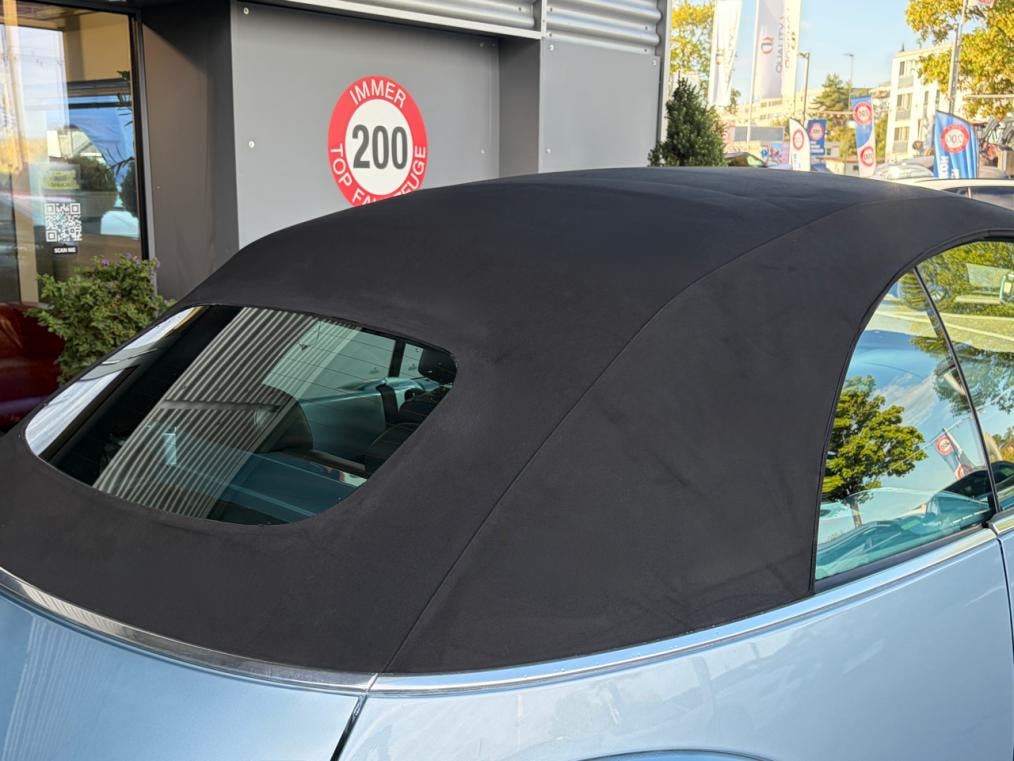 VW Beetle Cabrio 2.0-showroom-element-3