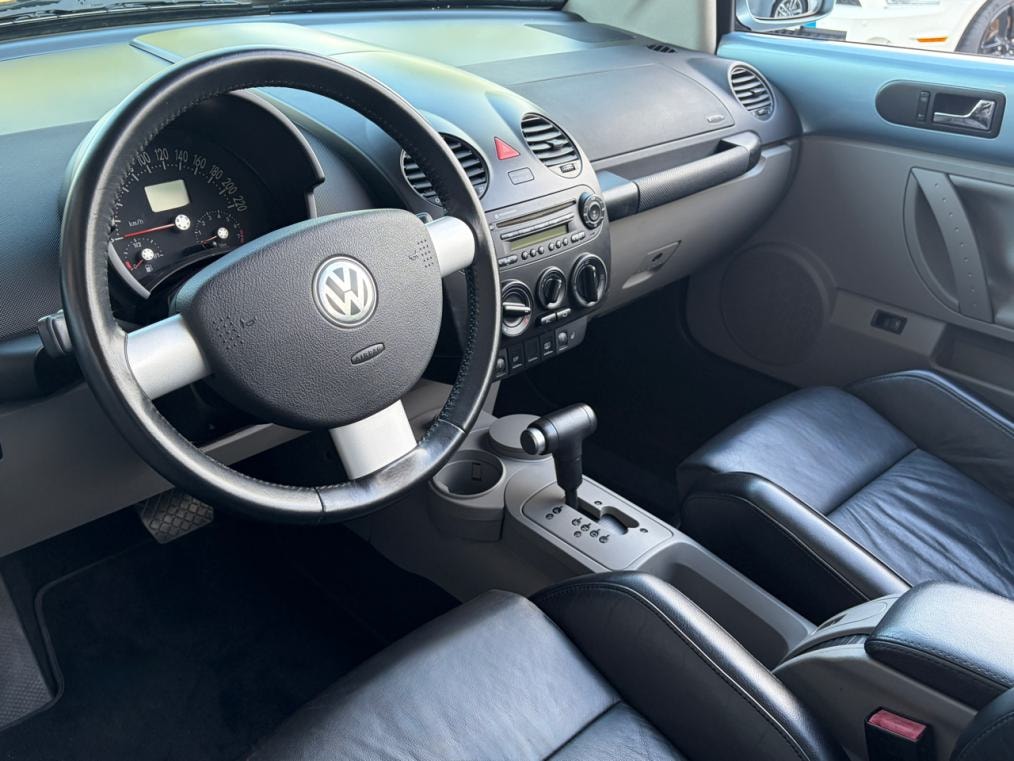 VW Beetle Cabrio 2.0-image-4