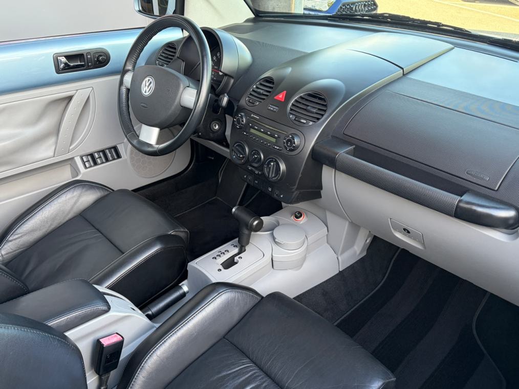 VW Beetle Cabrio 2.0-image-5