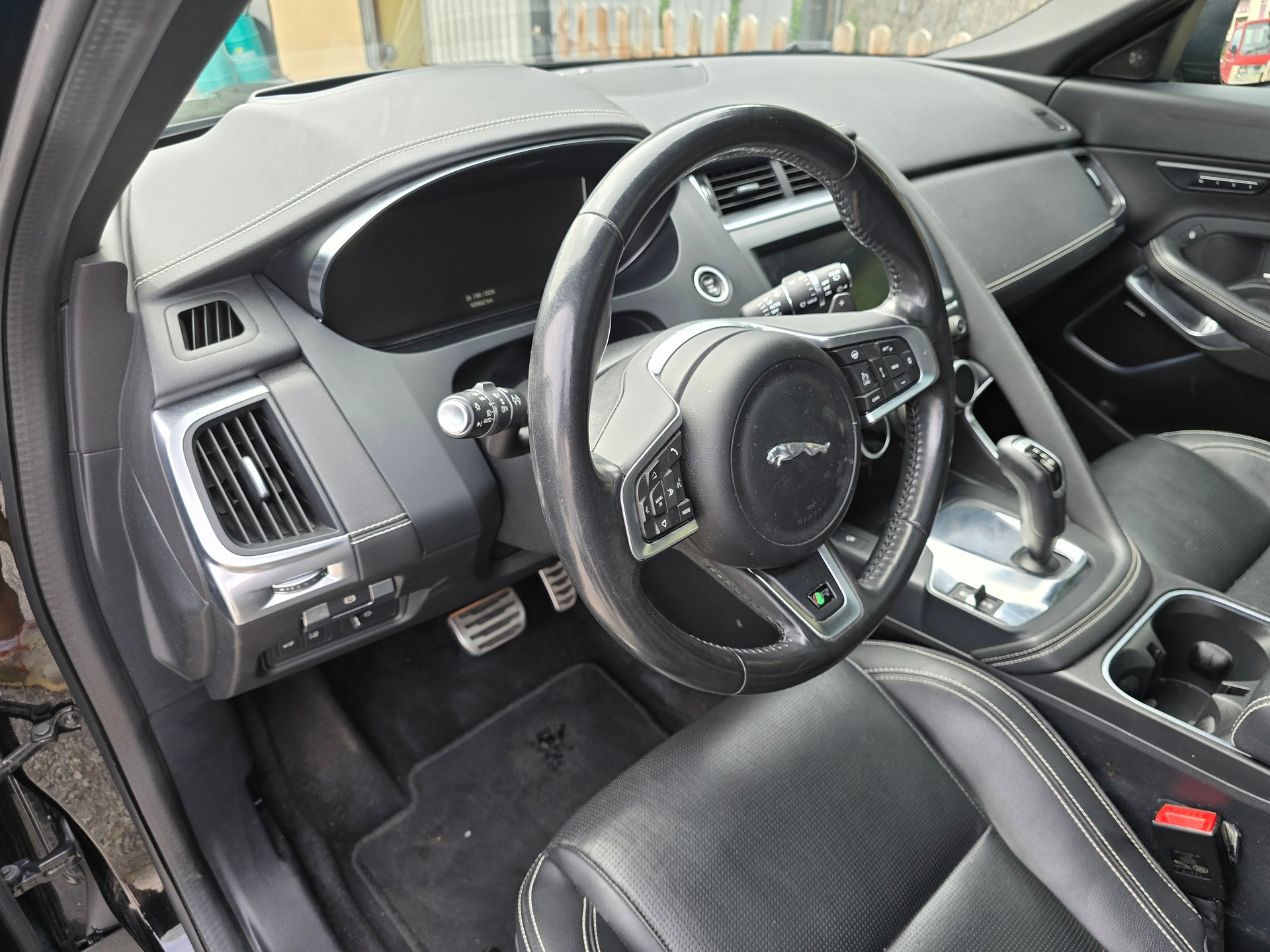 JAGUAR E-Pace 2.0 P250 R-Dynamic HSE AWD-image-11