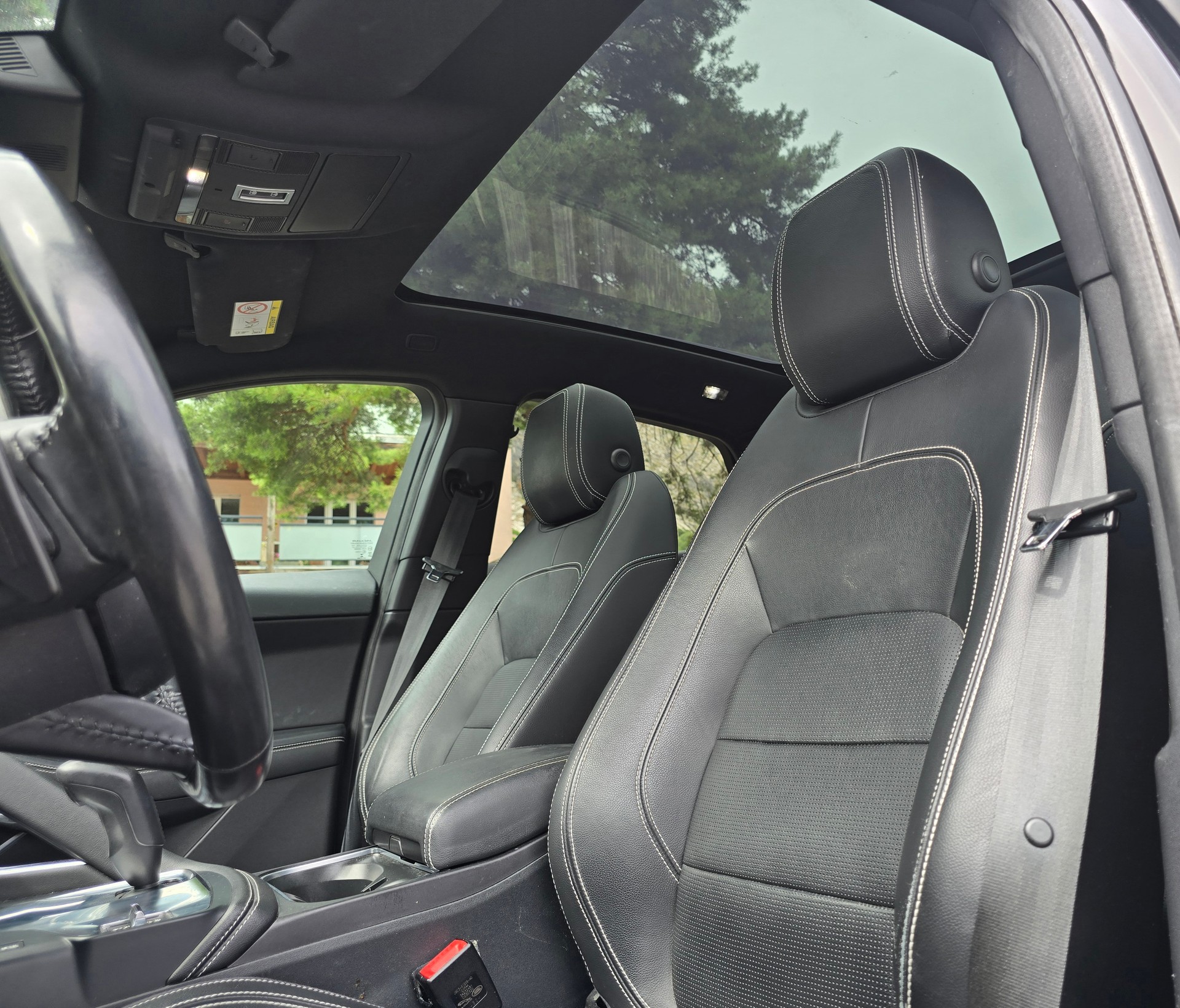 JAGUAR E-Pace 2.0 P250 R-Dynamic HSE AWD-image-12