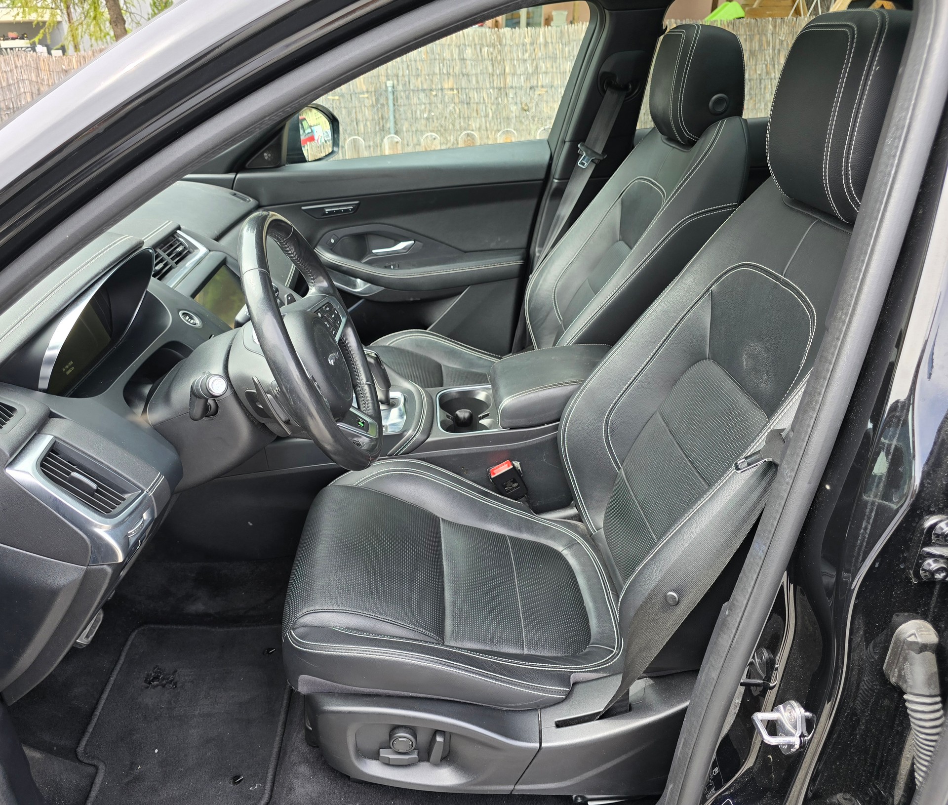 JAGUAR E-Pace 2.0 P250 R-Dynamic HSE AWD-image-10