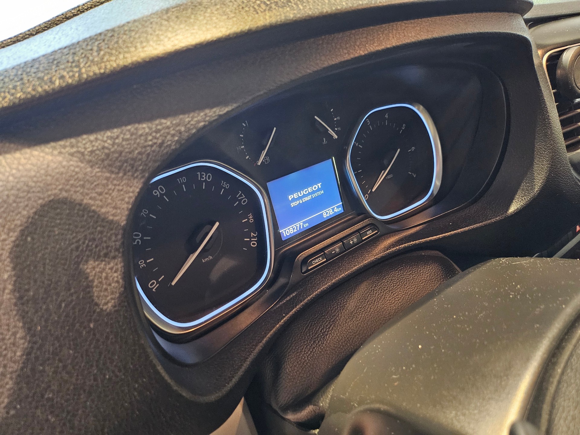 PEUGEOT Traveller 2.0 BlueHDi Lang 🔥8 Plätzer 🔥AHK 2300KG🔥-image-31