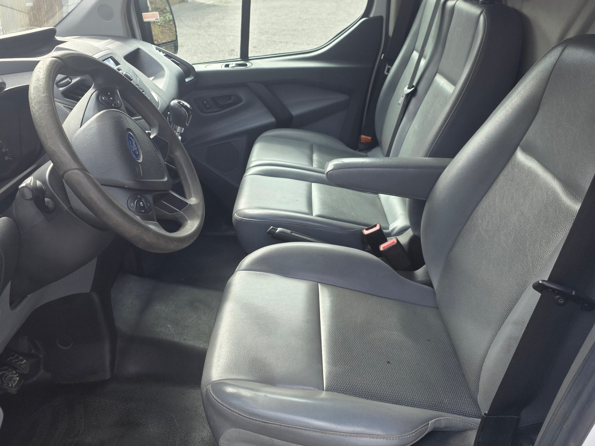FORD Transit Custom Van 270 L1H1 Level 2-image-7