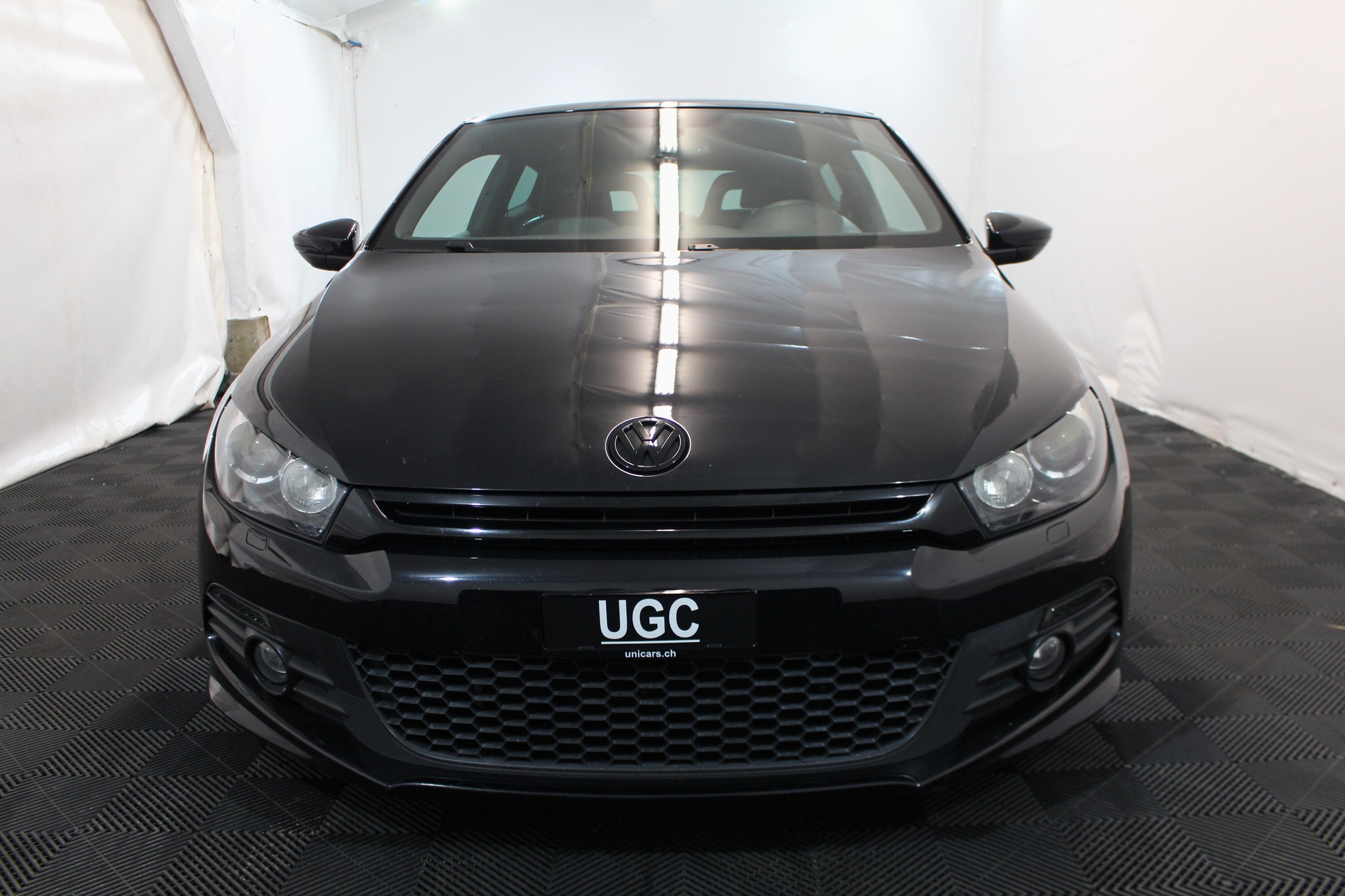VW Scirocco 2.0 TSI 210-showroom-element-1