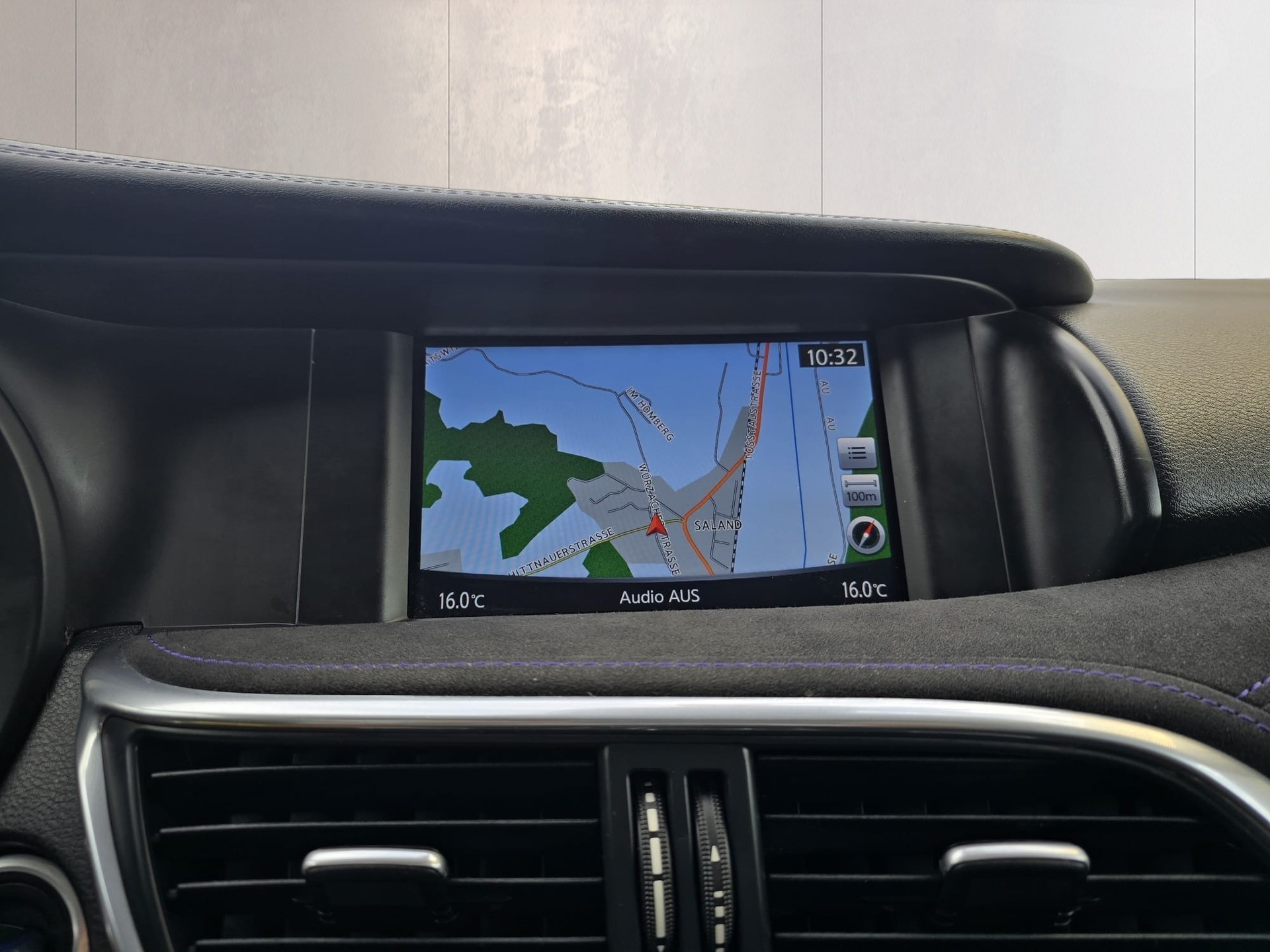 INFINITI Q30 2.2d City Black Edition AWD DCT-image-16