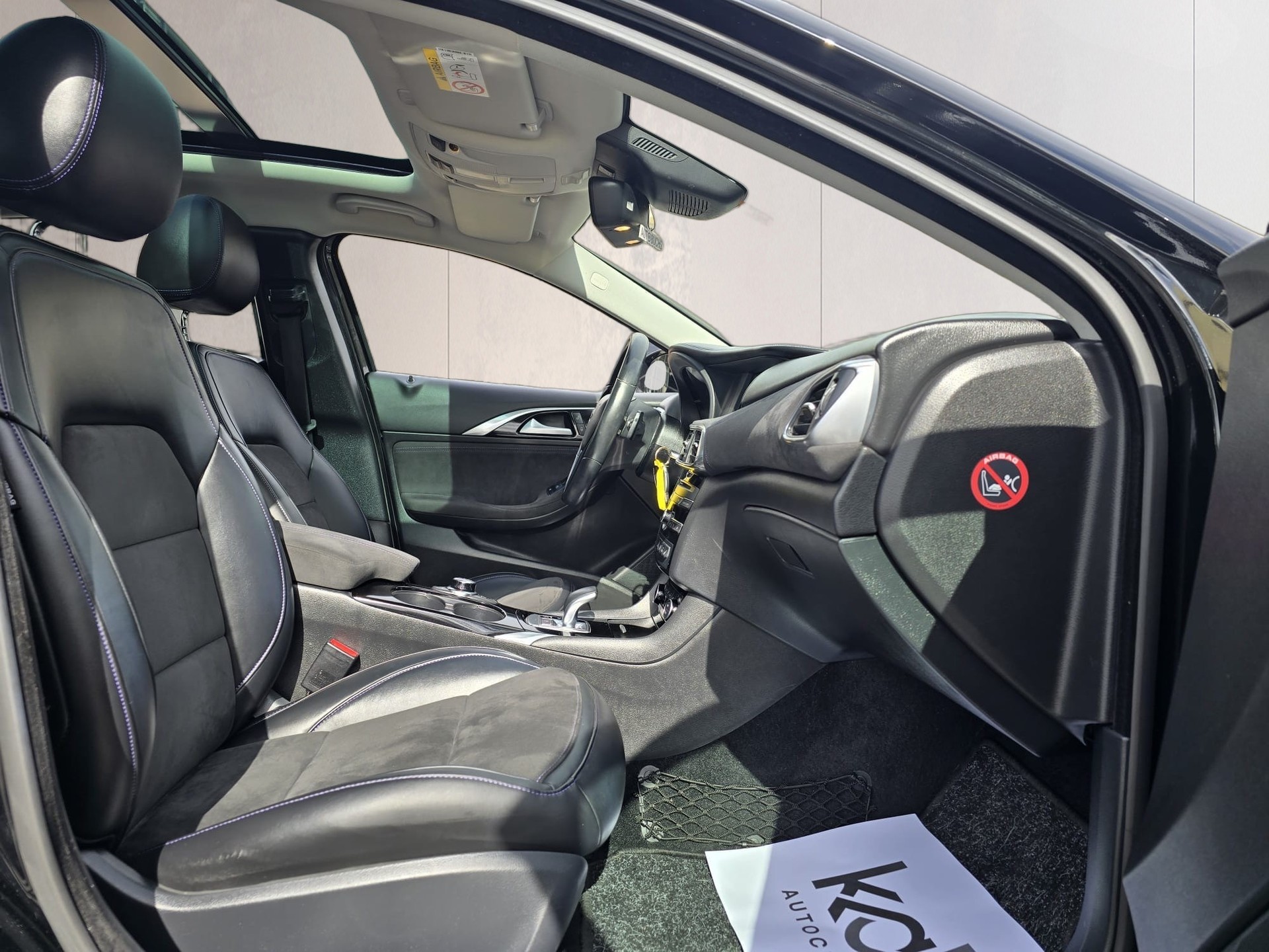 INFINITI Q30 2.2d City Black Edition AWD DCT-image-19