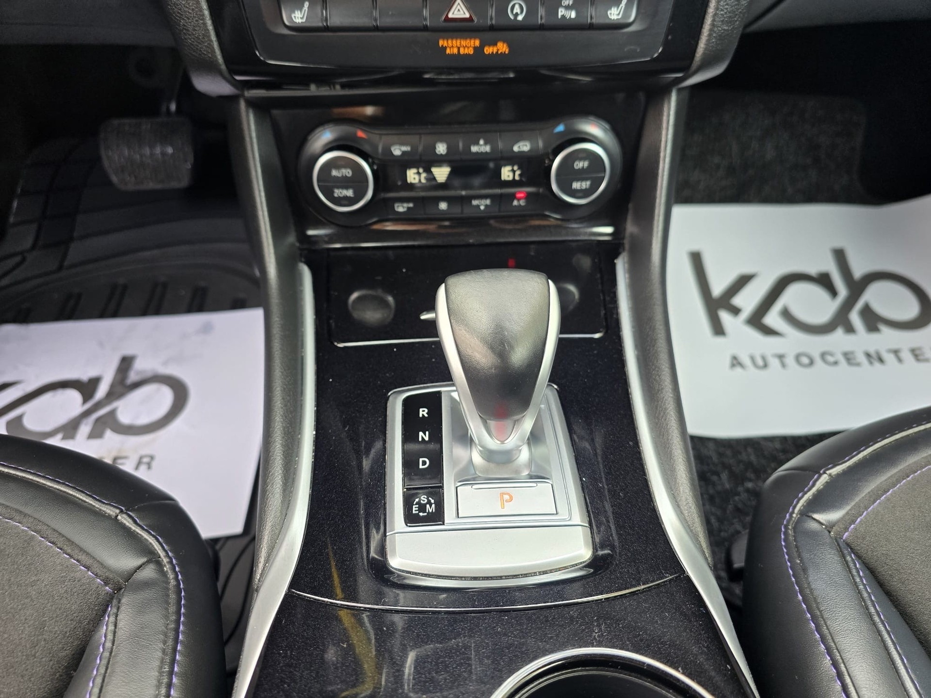 INFINITI Q30 2.2d City Black Edition AWD DCT-image-10