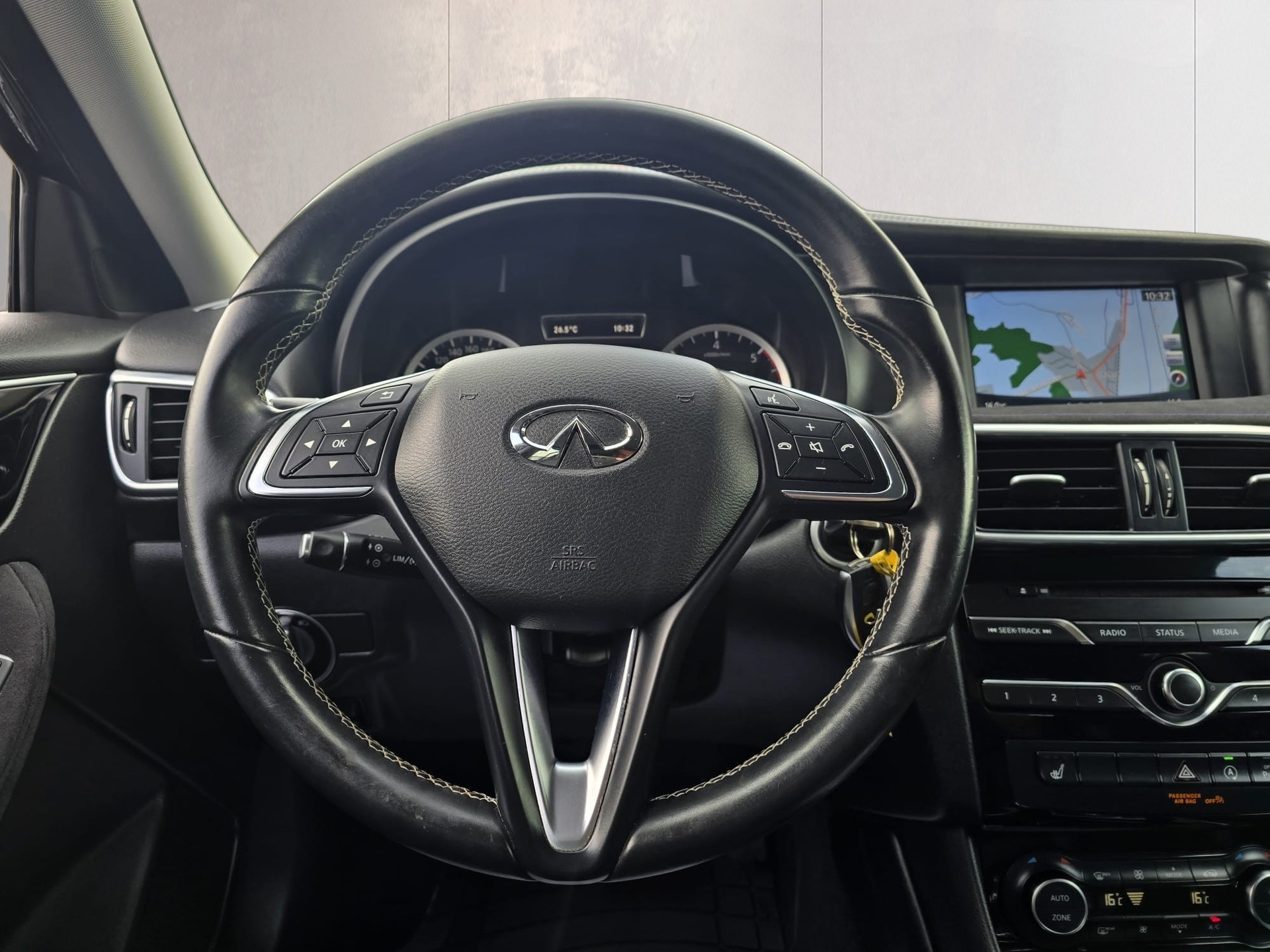 INFINITI Q30 2.2d City Black Edition AWD DCT-image-9