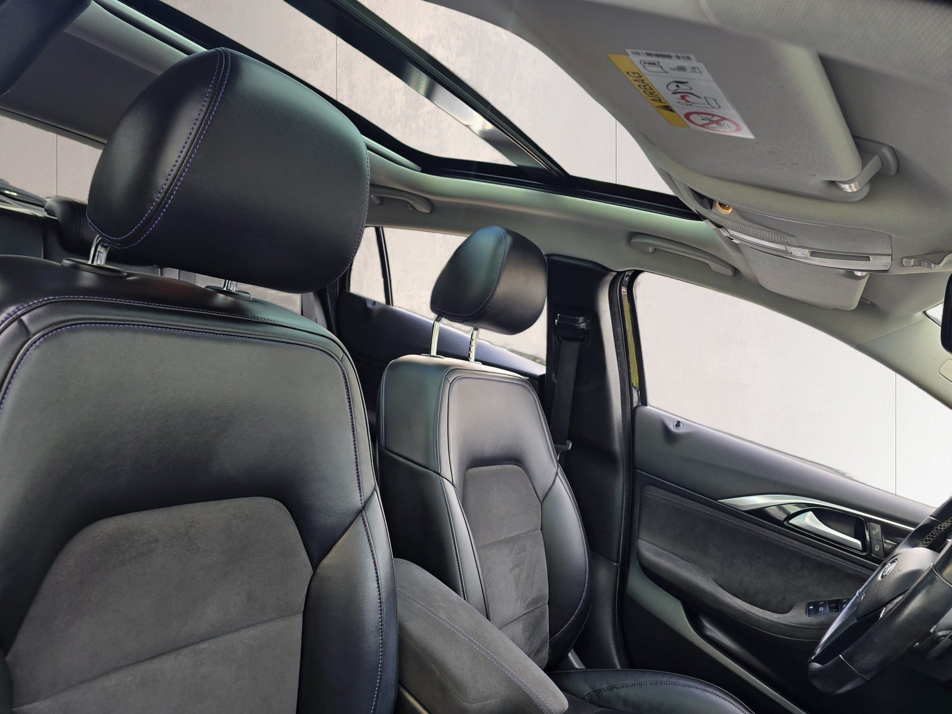 INFINITI Q30 2.2d City Black Edition AWD DCT-image-18