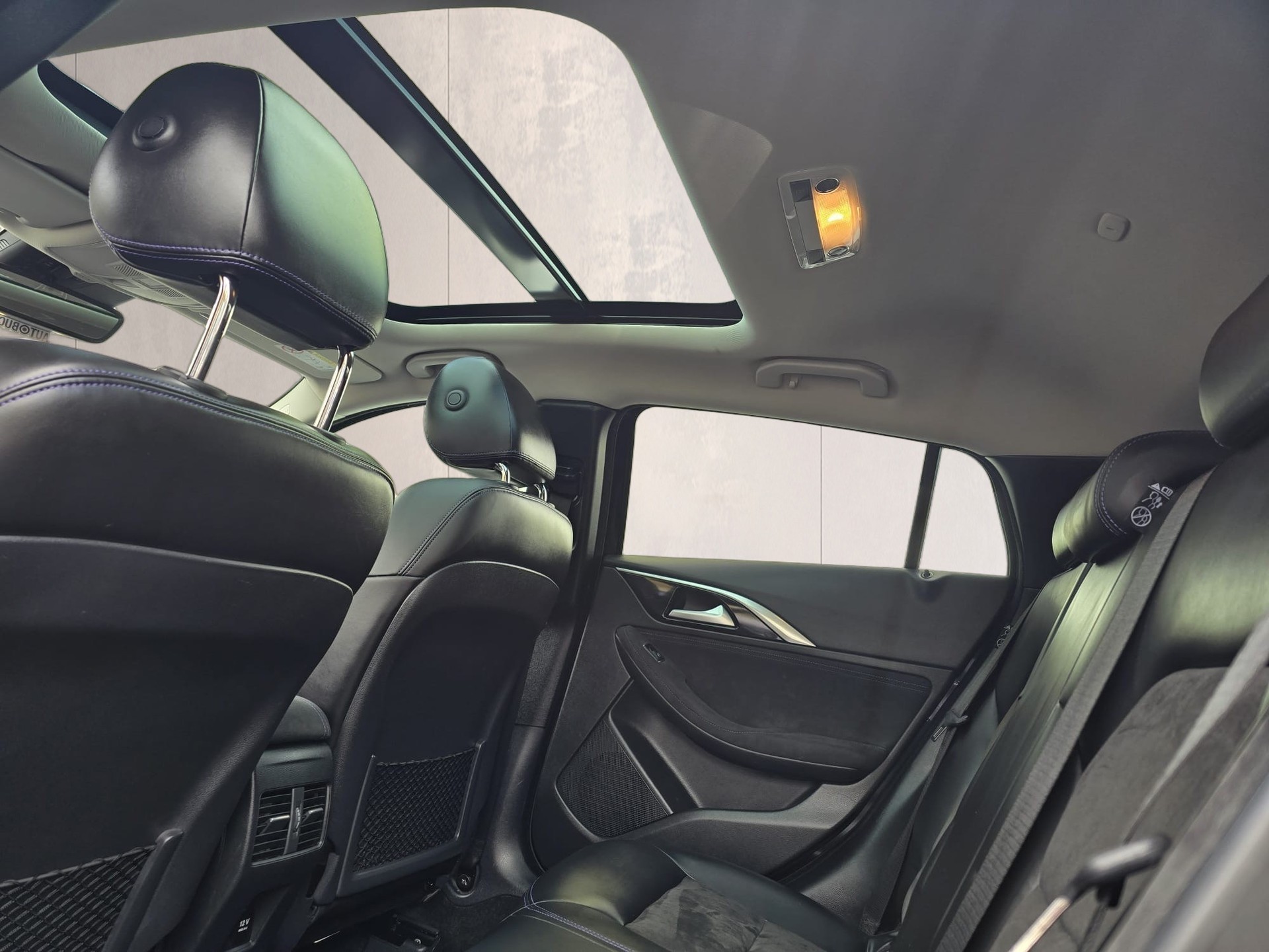 INFINITI Q30 2.2d City Black Edition AWD DCT-image-21