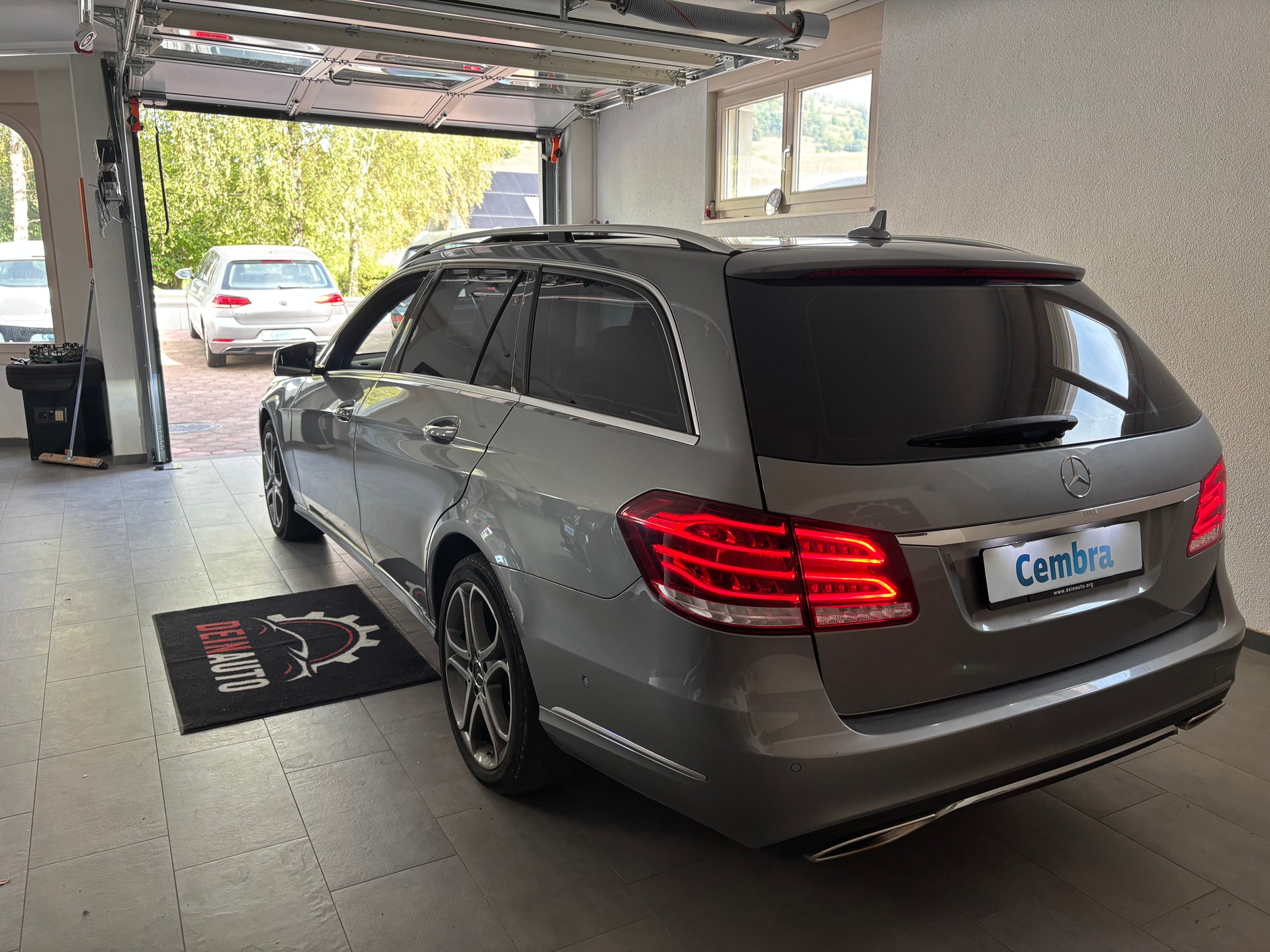 MERCEDES-BENZ E 250 BlueTEC Avantgarde 4Matic 7G-Tronic-image-2