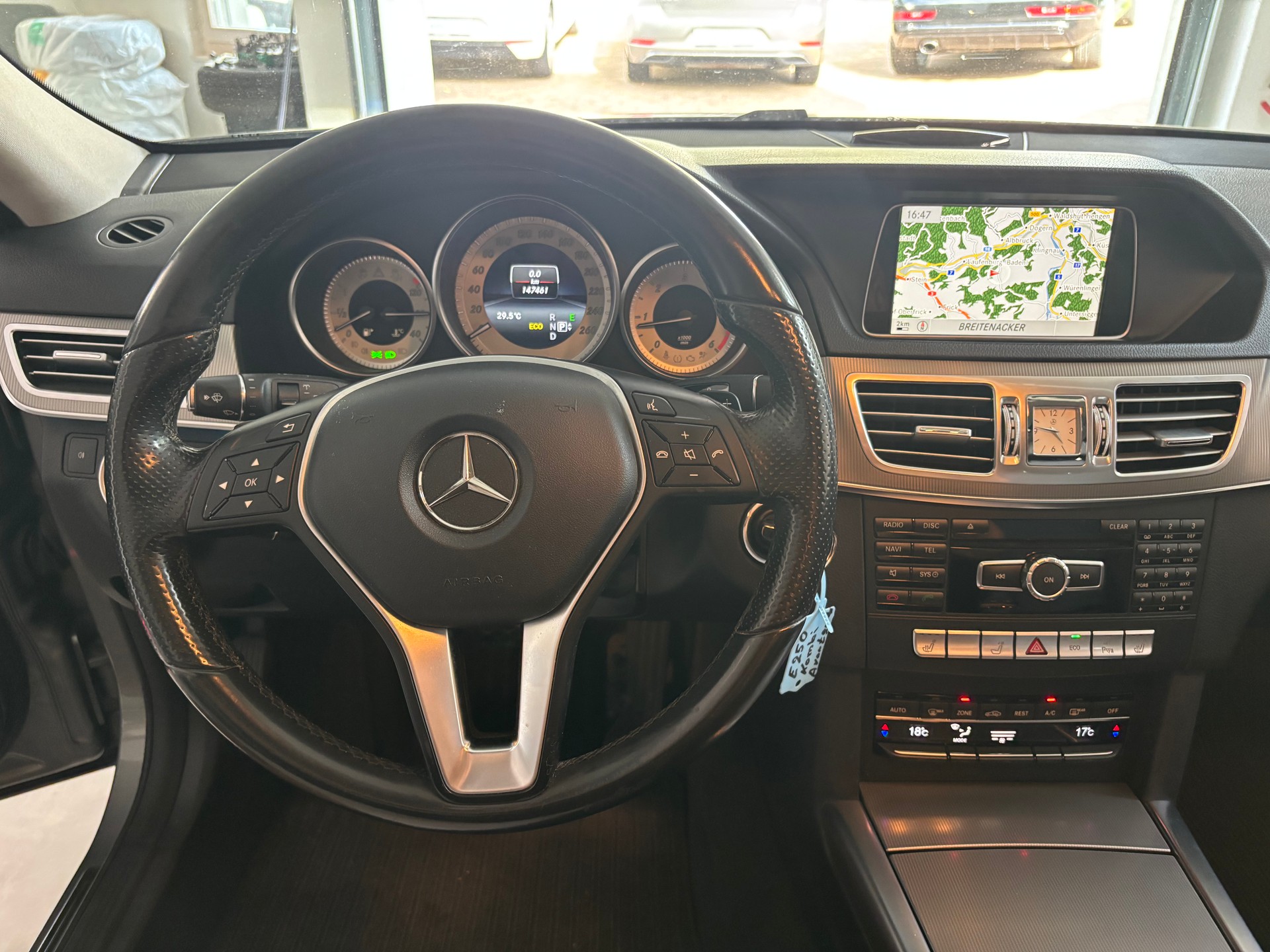 MERCEDES-BENZ E 250 BlueTEC Avantgarde 4Matic 7G-Tronic-image-13