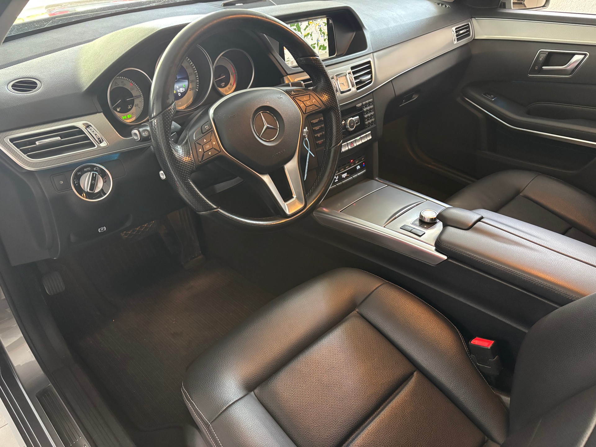 MERCEDES-BENZ E 250 BlueTEC Avantgarde 4Matic 7G-Tronic-image-12