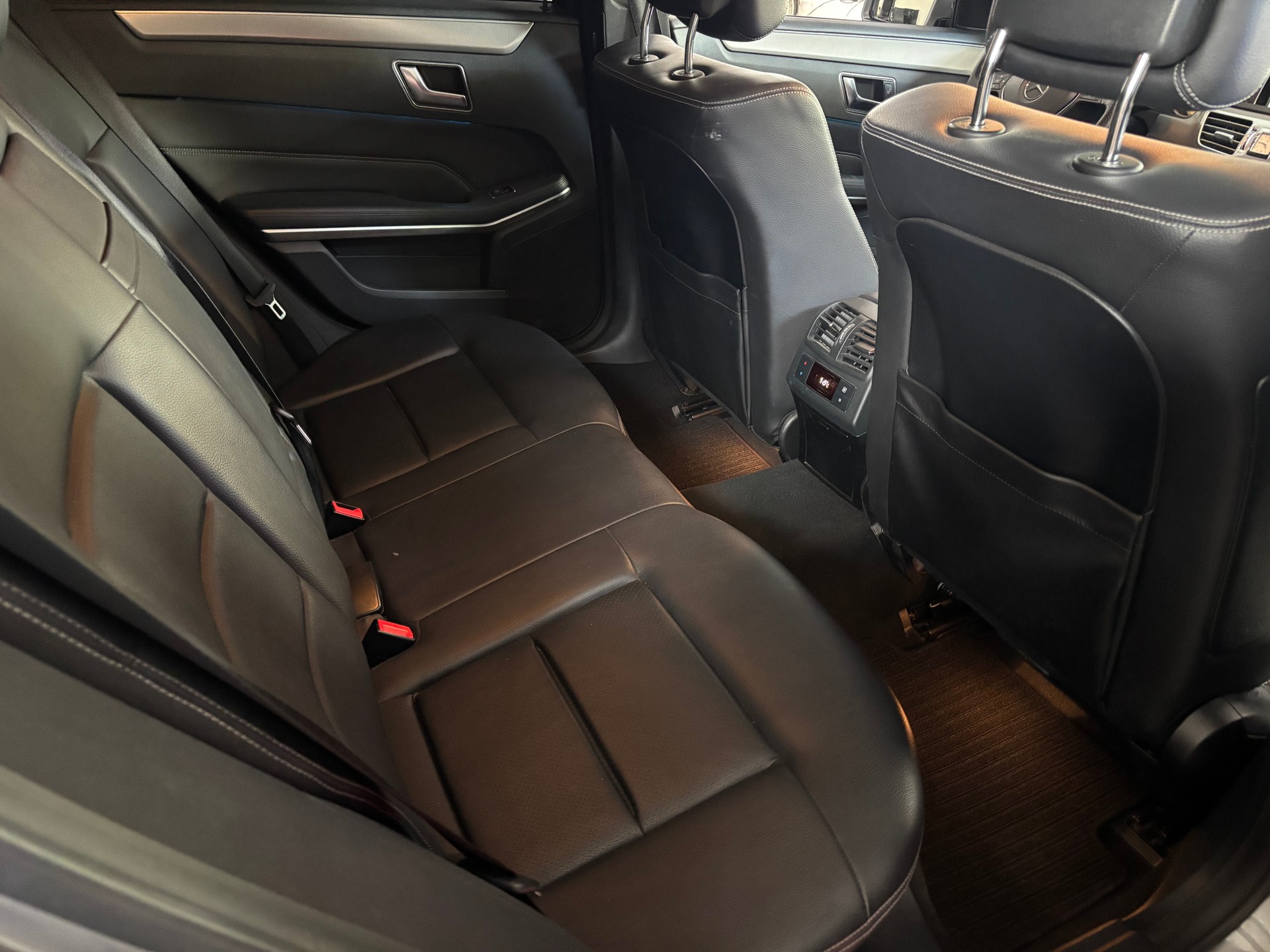 MERCEDES-BENZ E 250 BlueTEC Avantgarde 4Matic 7G-Tronic-image-9