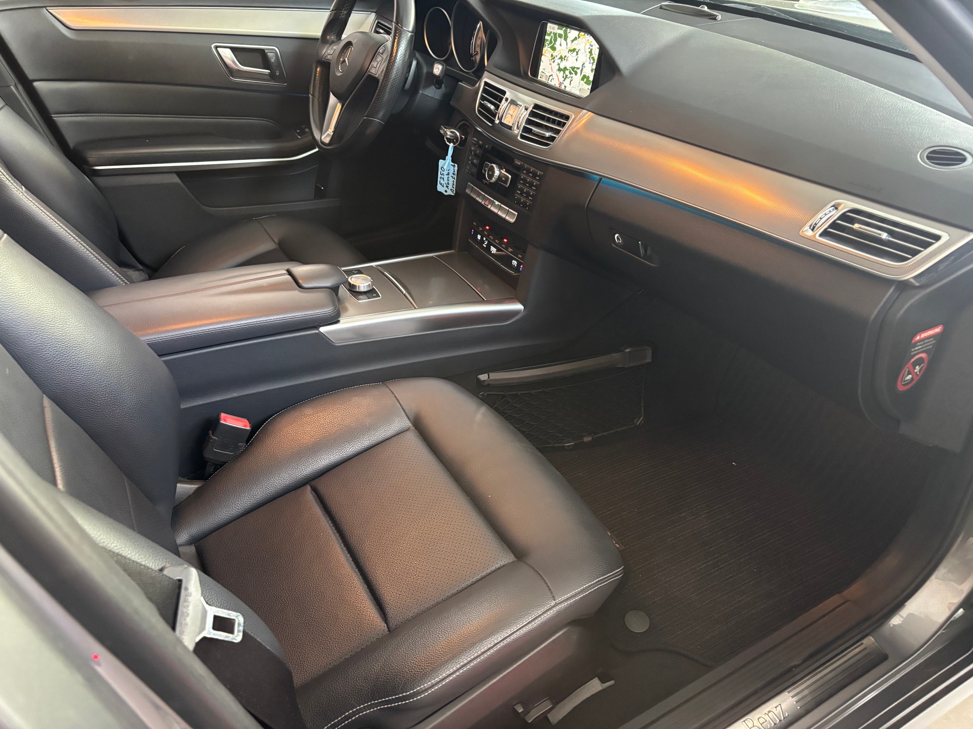 MERCEDES-BENZ E 250 BlueTEC Avantgarde 4Matic 7G-Tronic-image-10