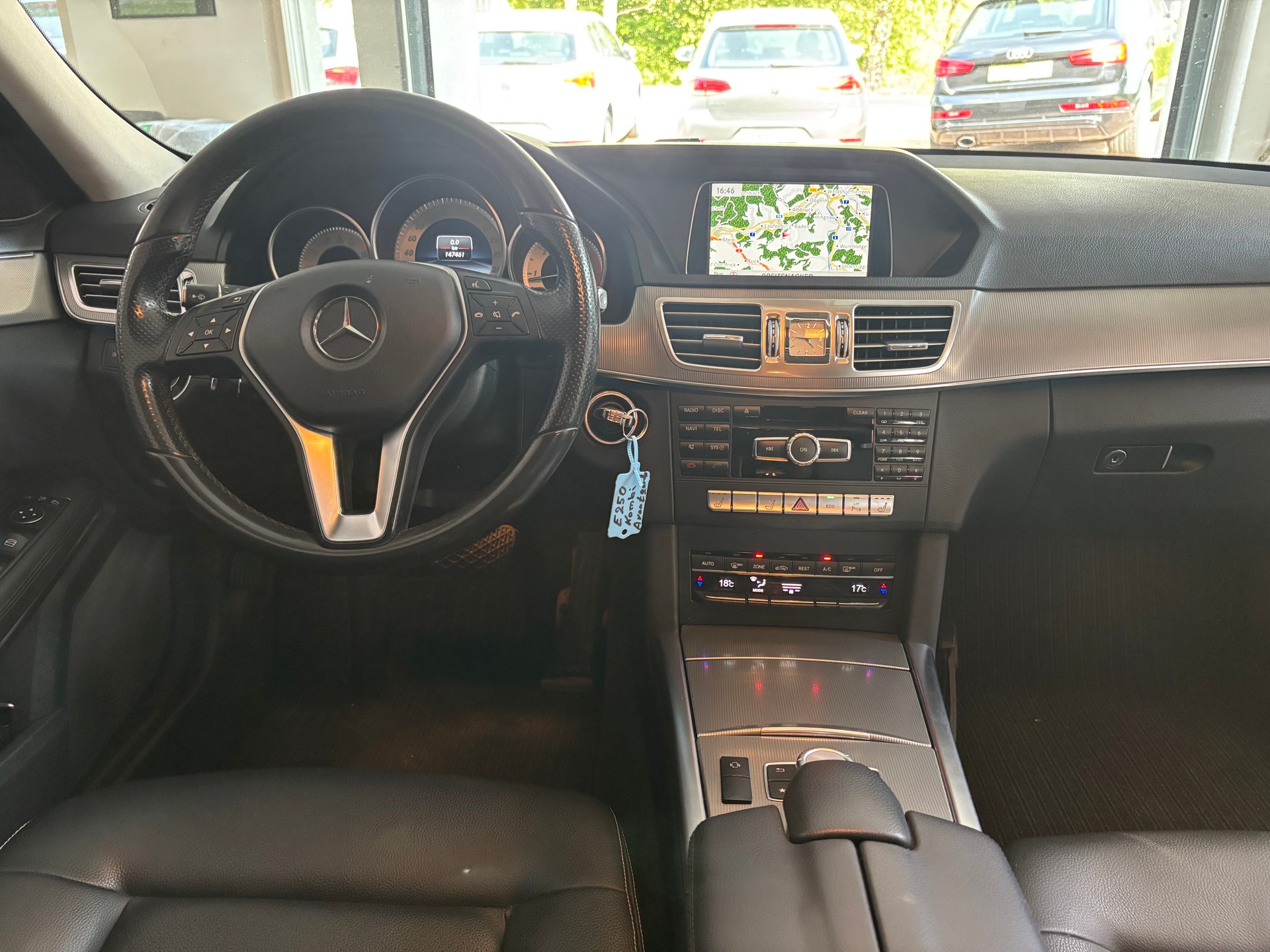 MERCEDES-BENZ E 250 BlueTEC Avantgarde 4Matic 7G-Tronic-image-11