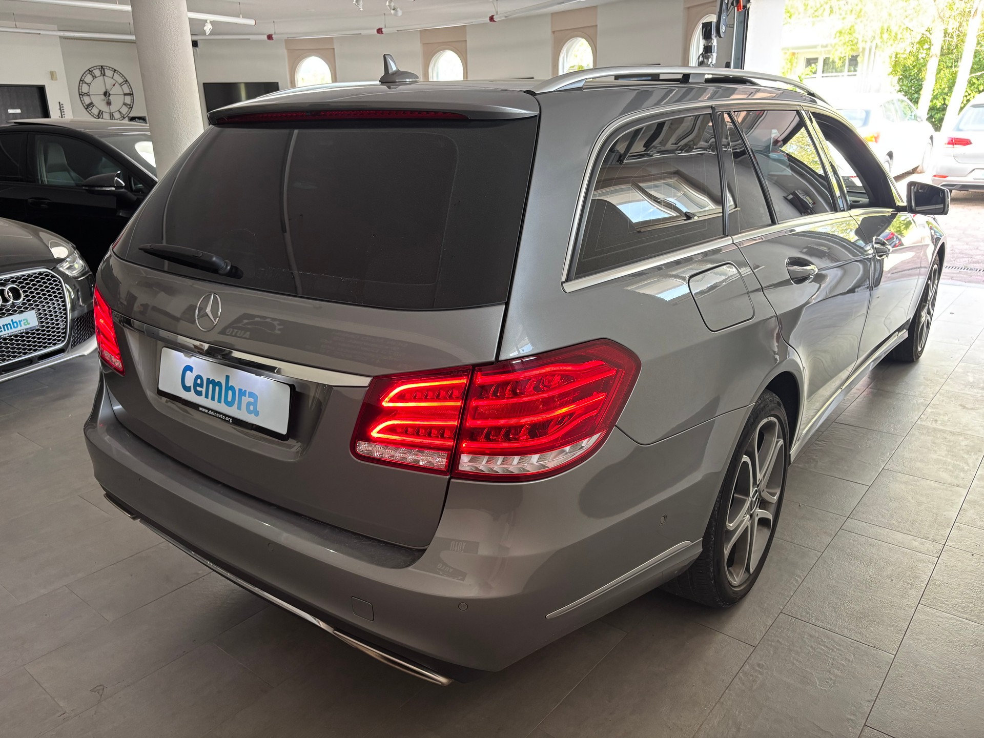 MERCEDES-BENZ E 250 BlueTEC Avantgarde 4Matic 7G-Tronic-image-4