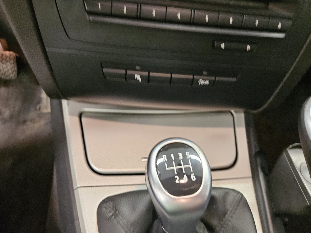 BMW 120i-image-12