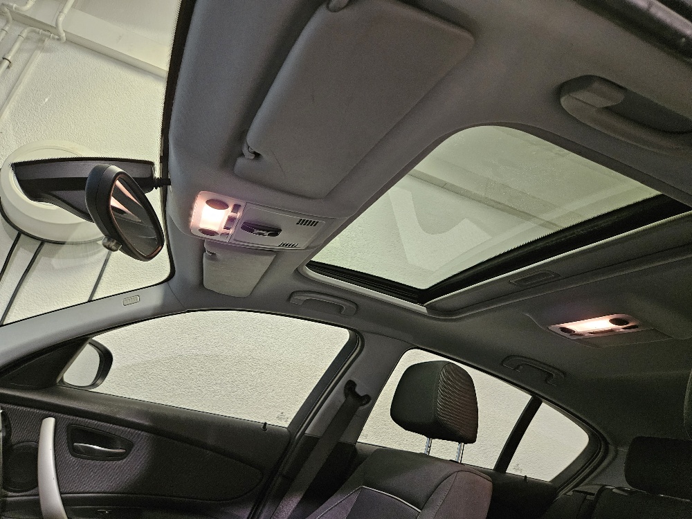 BMW 120i-image-17