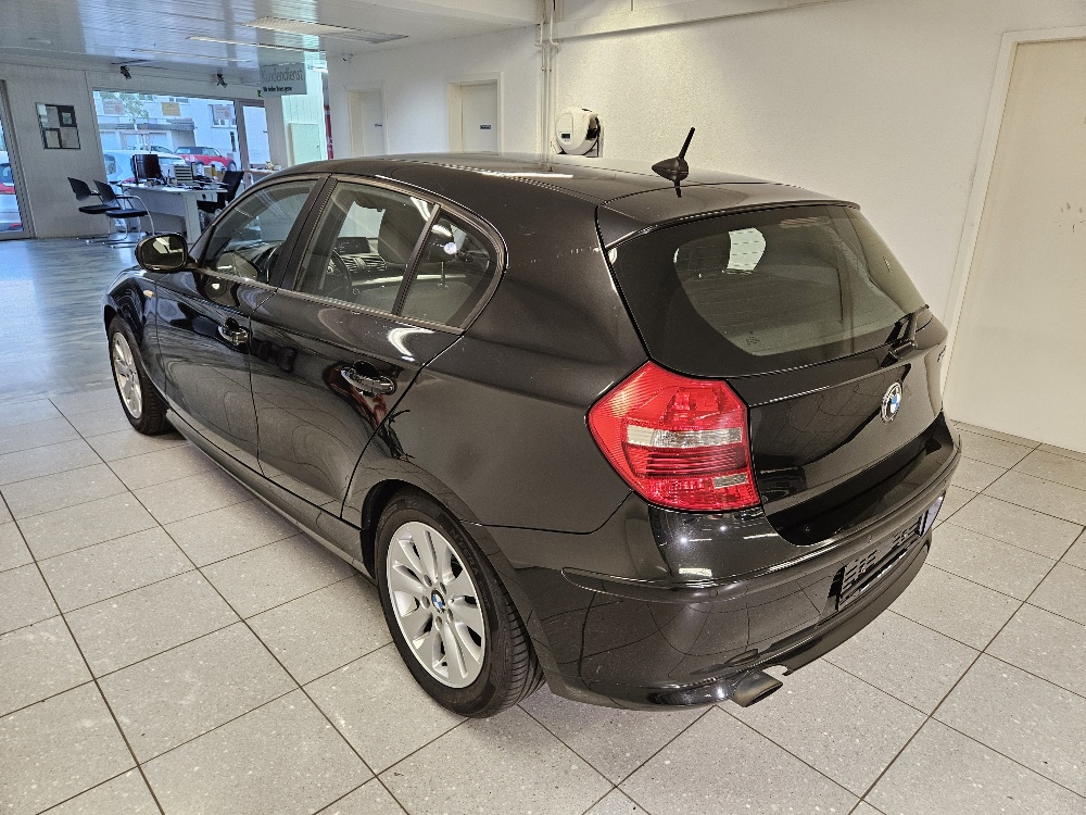 BMW 120i-image-6