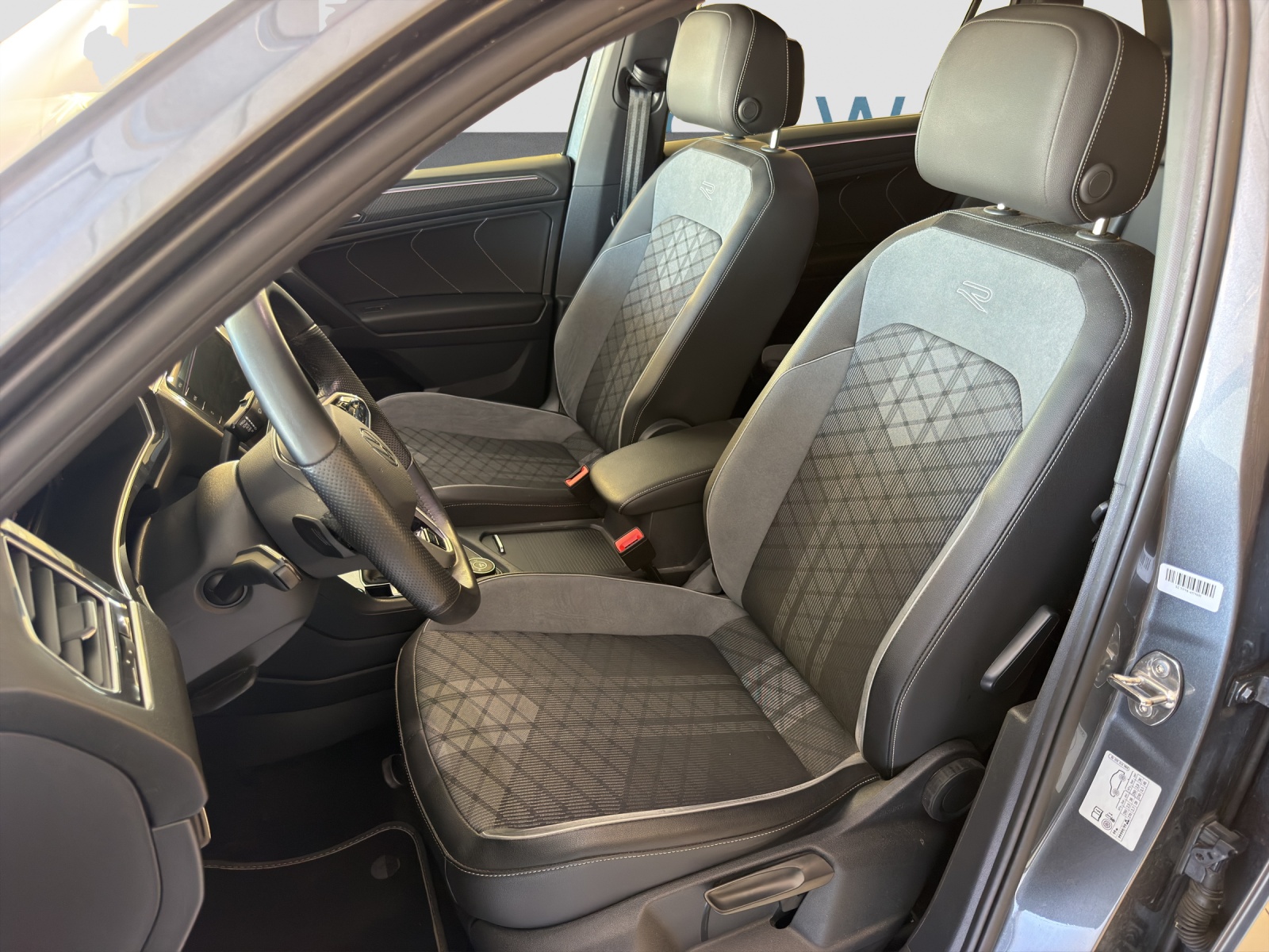 VW Tiguan Allspace 2.0 TDI SCR R-Line DSG-image-8