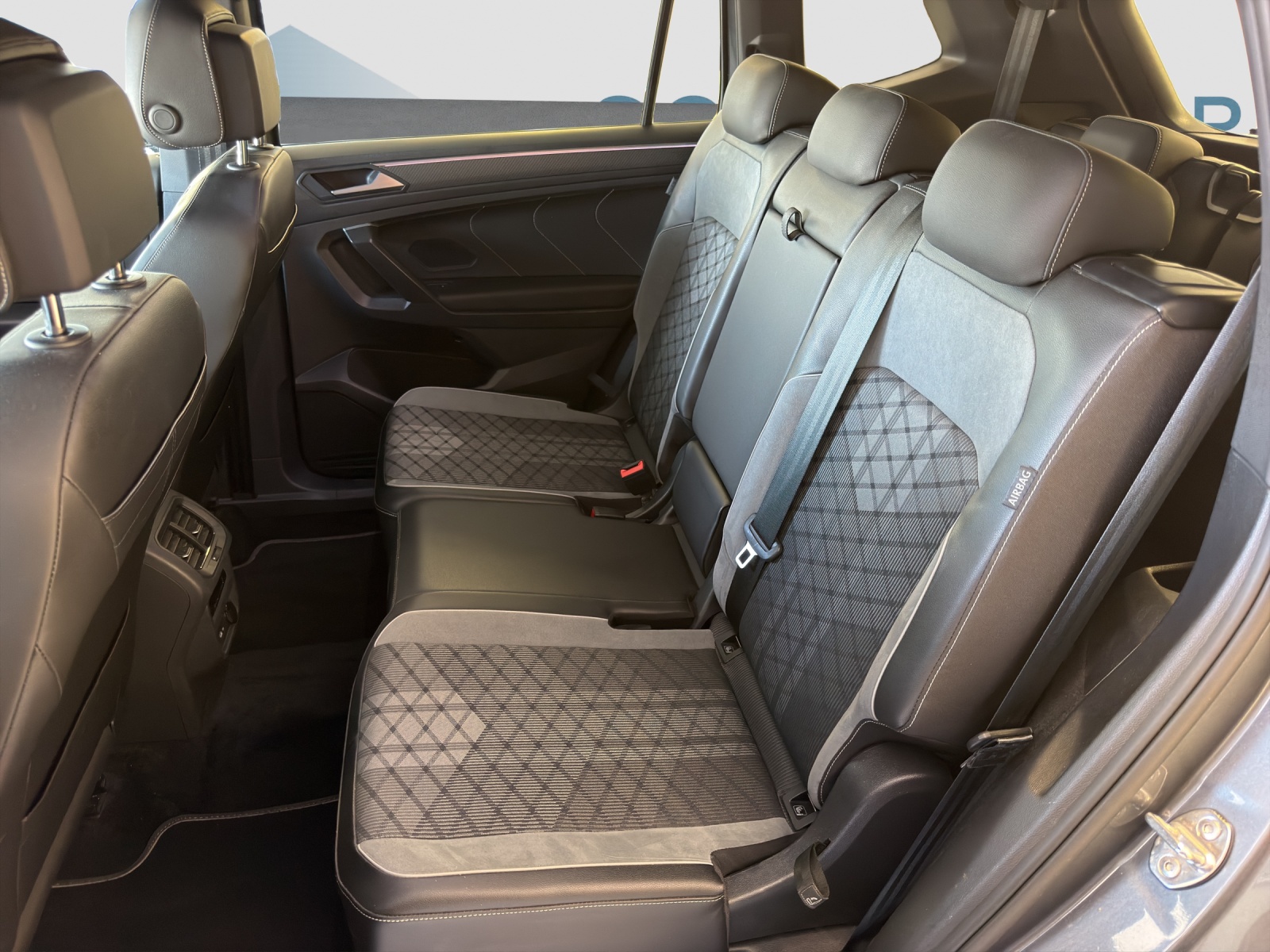 VW Tiguan Allspace 2.0 TDI SCR R-Line DSG-image-7