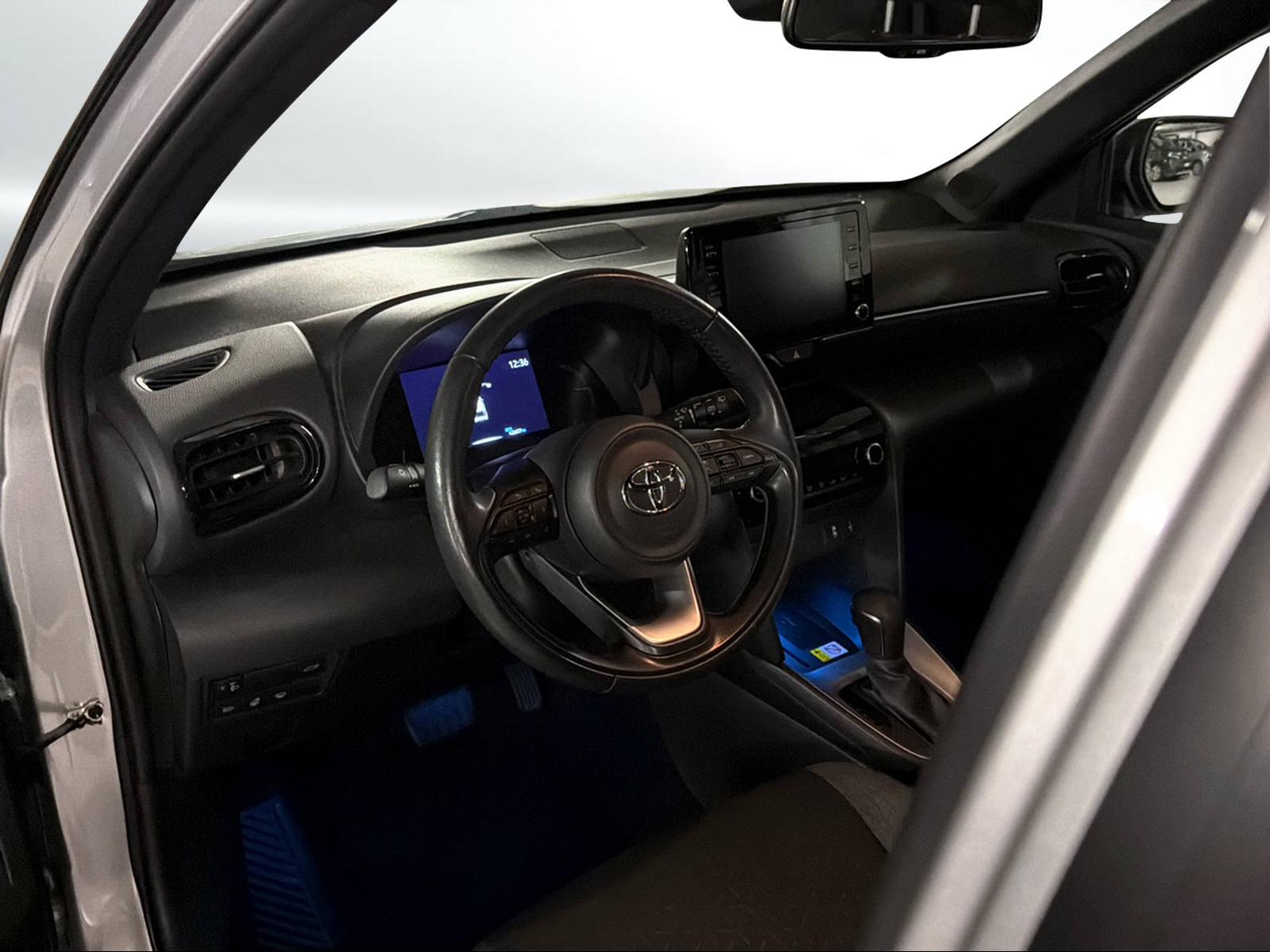 TOYOTA Yaris Cross 1.5 VVT-i HSD Trend AWD-i-image-6