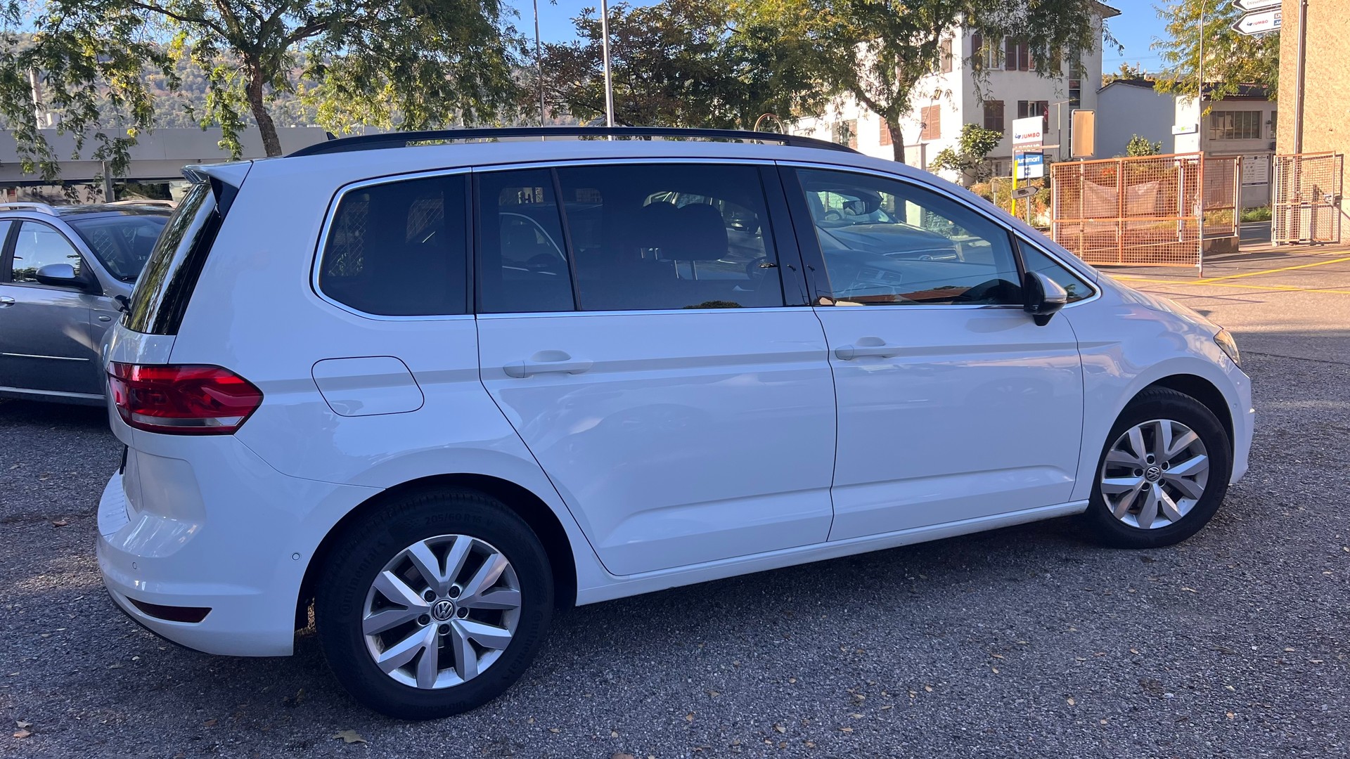 VW Touran 2.0 TDI BlueMotion Technology Comfortline DSG-image-2