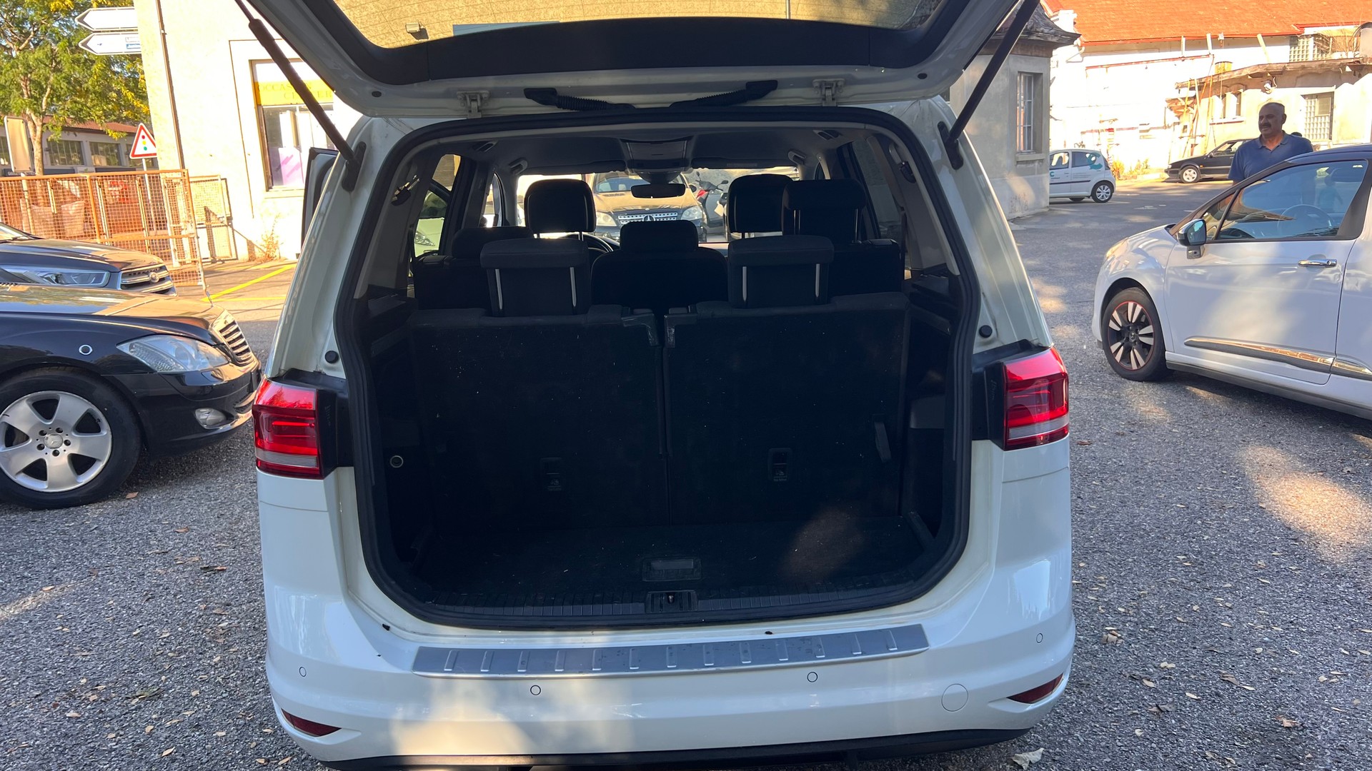 VW Touran 2.0 TDI BlueMotion Technology Comfortline DSG-image-7
