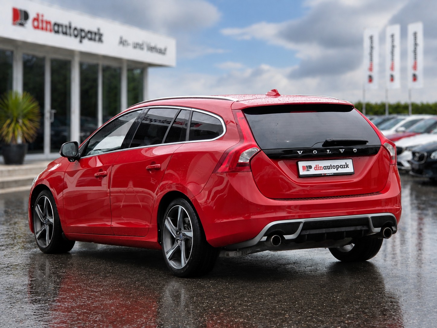 VOLVO V60 T6 AWD R-Design Geartronic * Frisch ab Service * TOP Zustand *-image-3