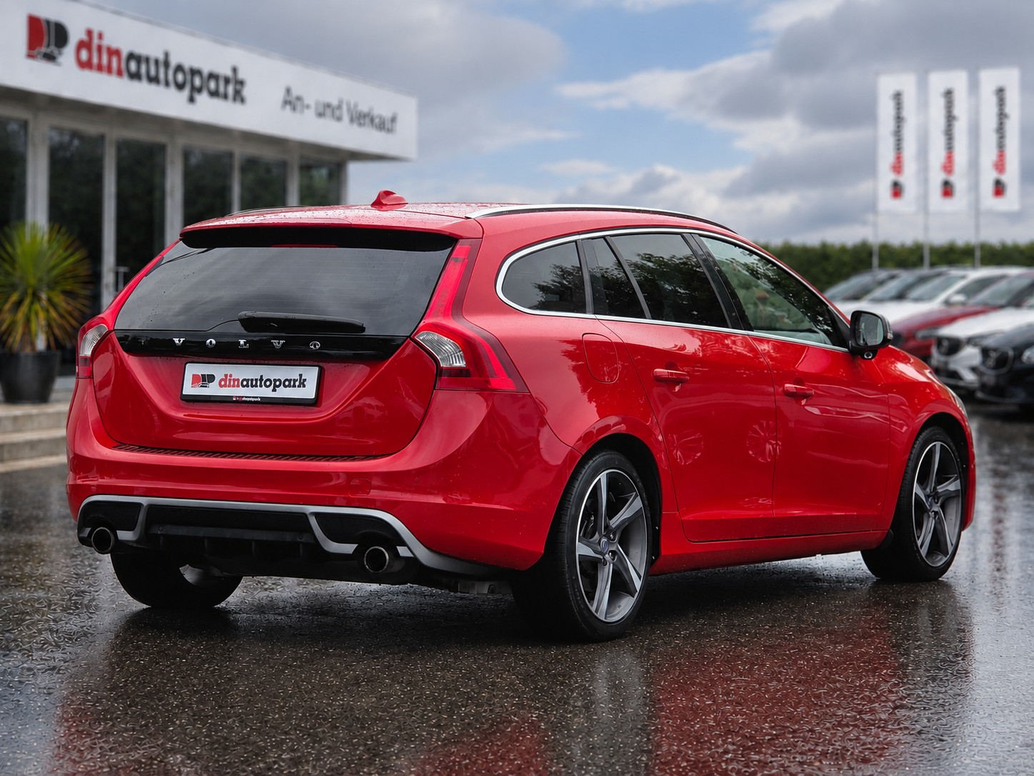 VOLVO V60 T6 AWD R-Design Geartronic * Frisch ab Service * TOP Zustand *-image-2