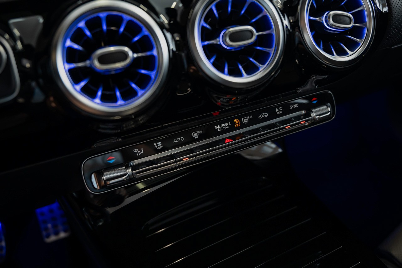 MERCEDES-BENZ A 250 4Matic AMG Line 4Matic 7G-DCT-image-28