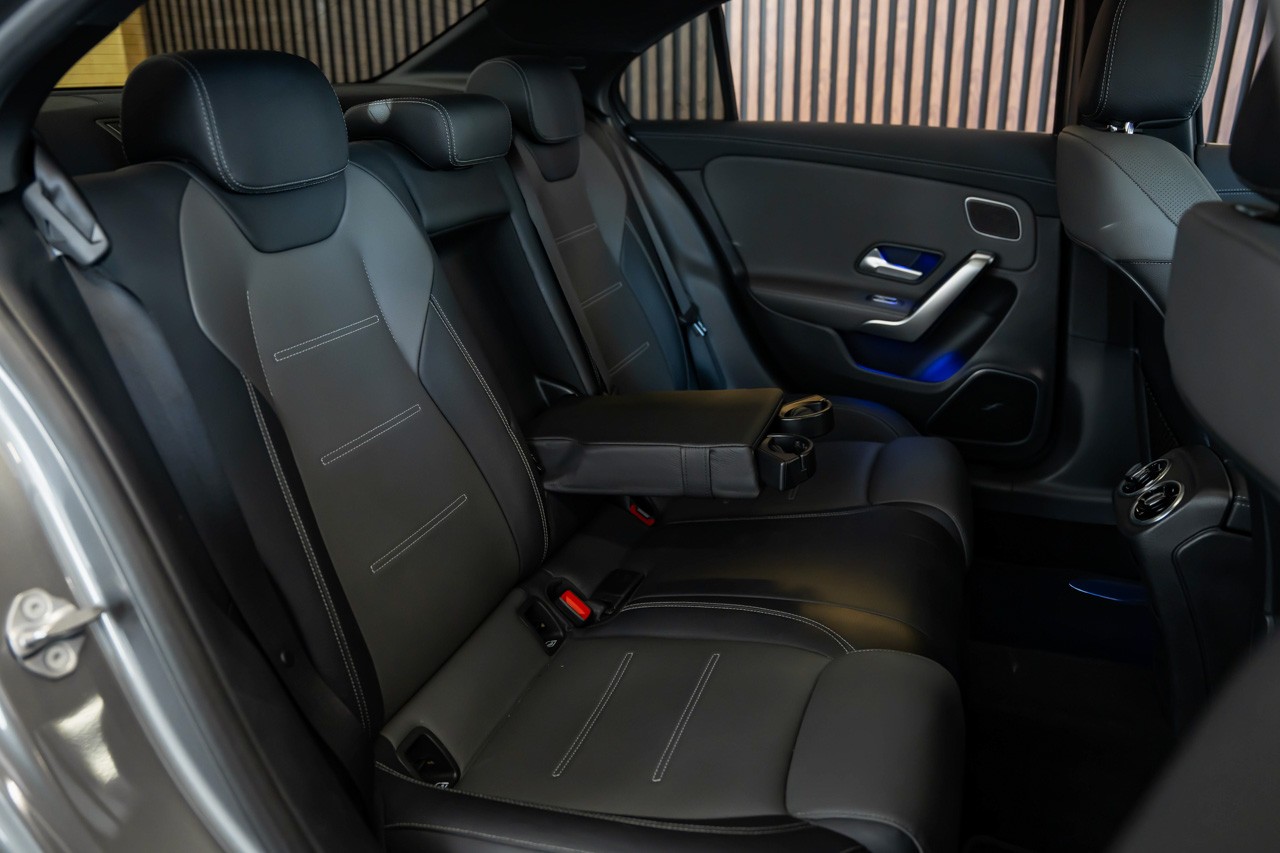 MERCEDES-BENZ A 250 4Matic AMG Line 4Matic 7G-DCT-image-18