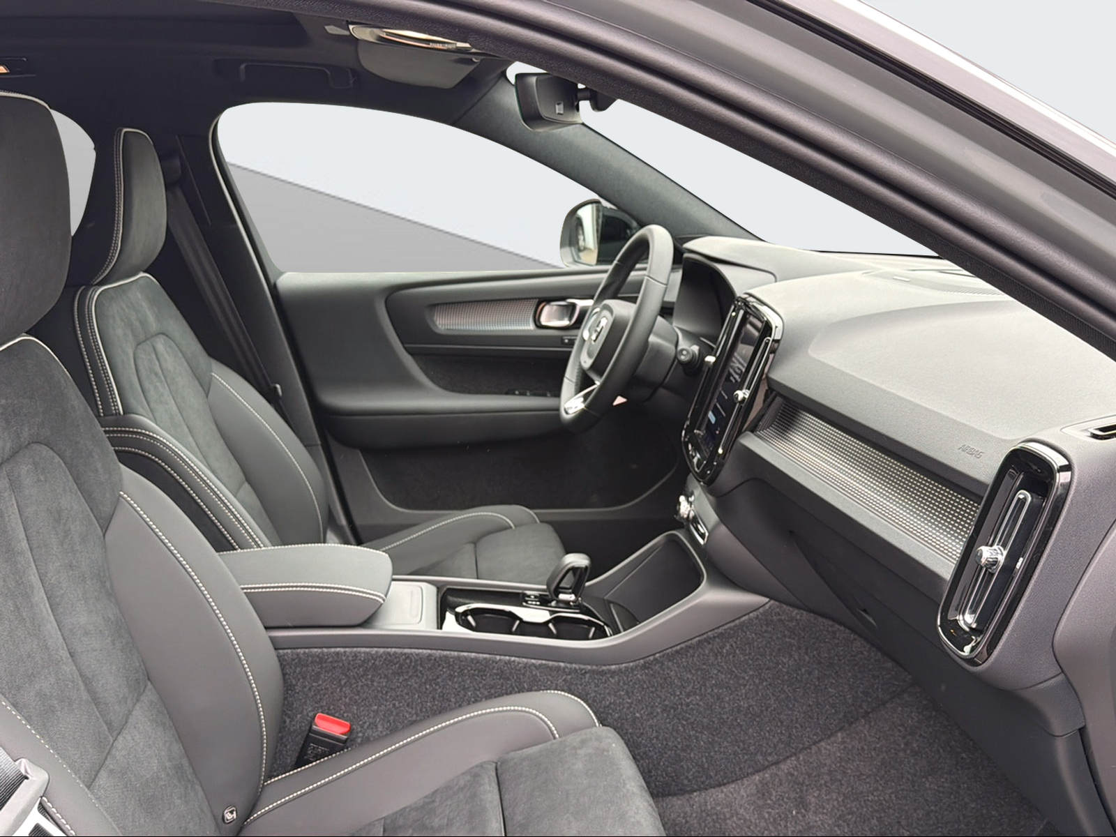 VOLVO EX40 Twin Black Edition AWD-image-13