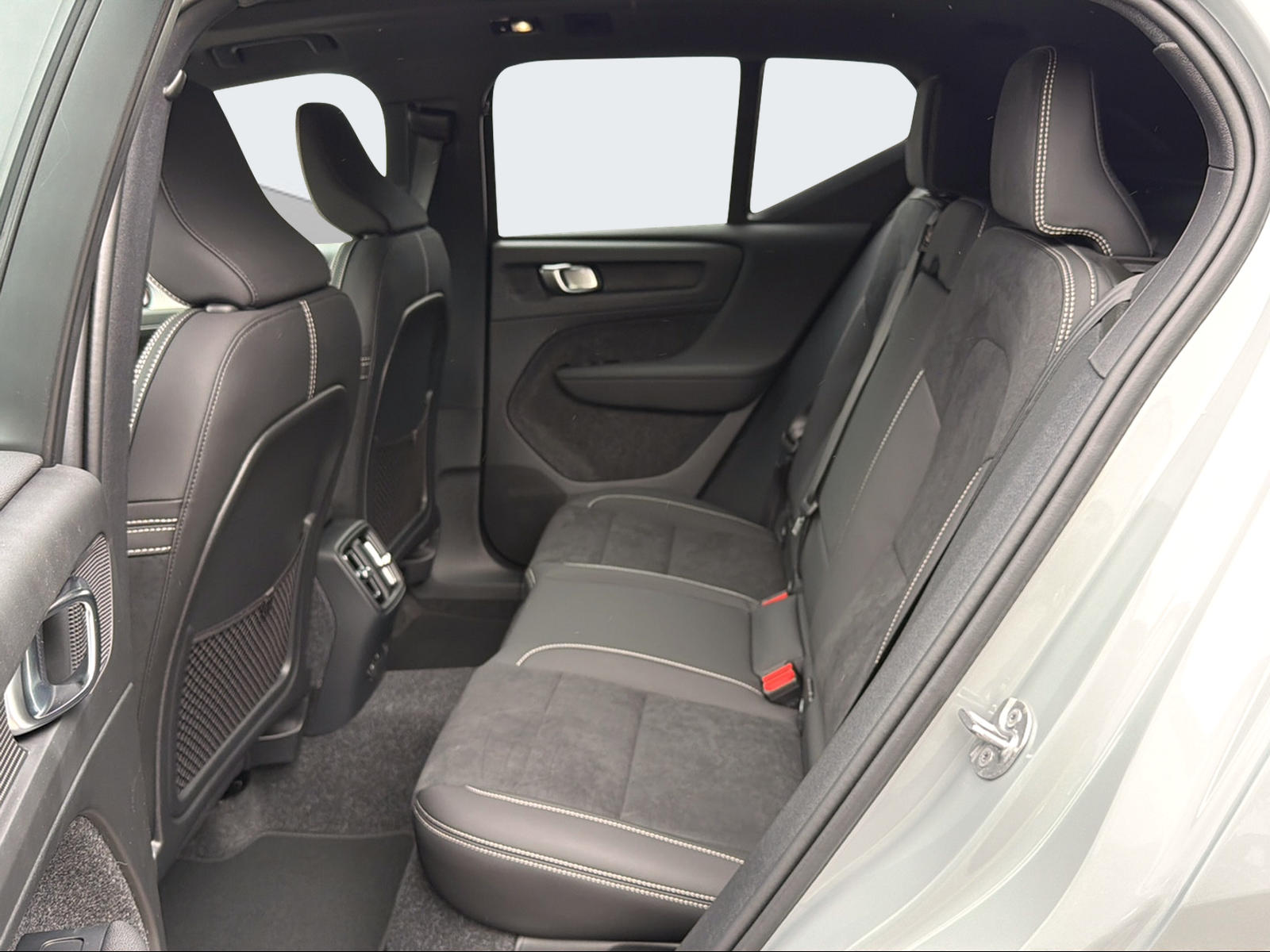 VOLVO EX40 Twin Black Edition AWD-image-11