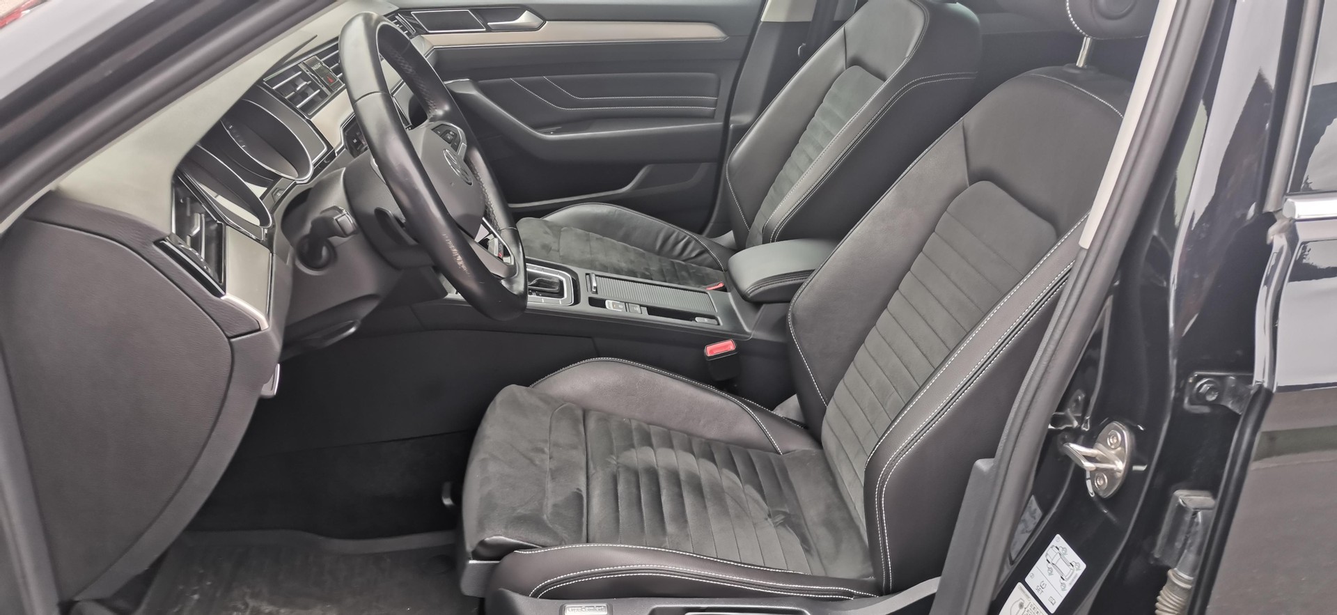 VW Passat Variant 2.0 TDI 200 Elegance DSG 4m-image-5