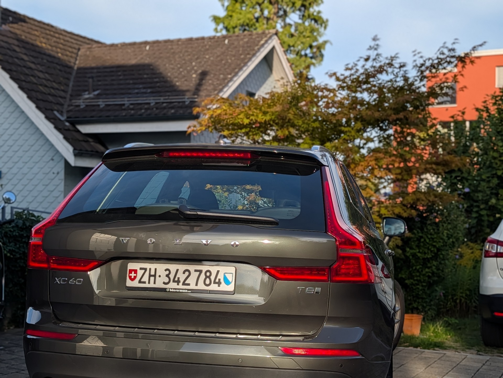 VOLVO 2.0 T8 TE Momentum eAWD-image-2