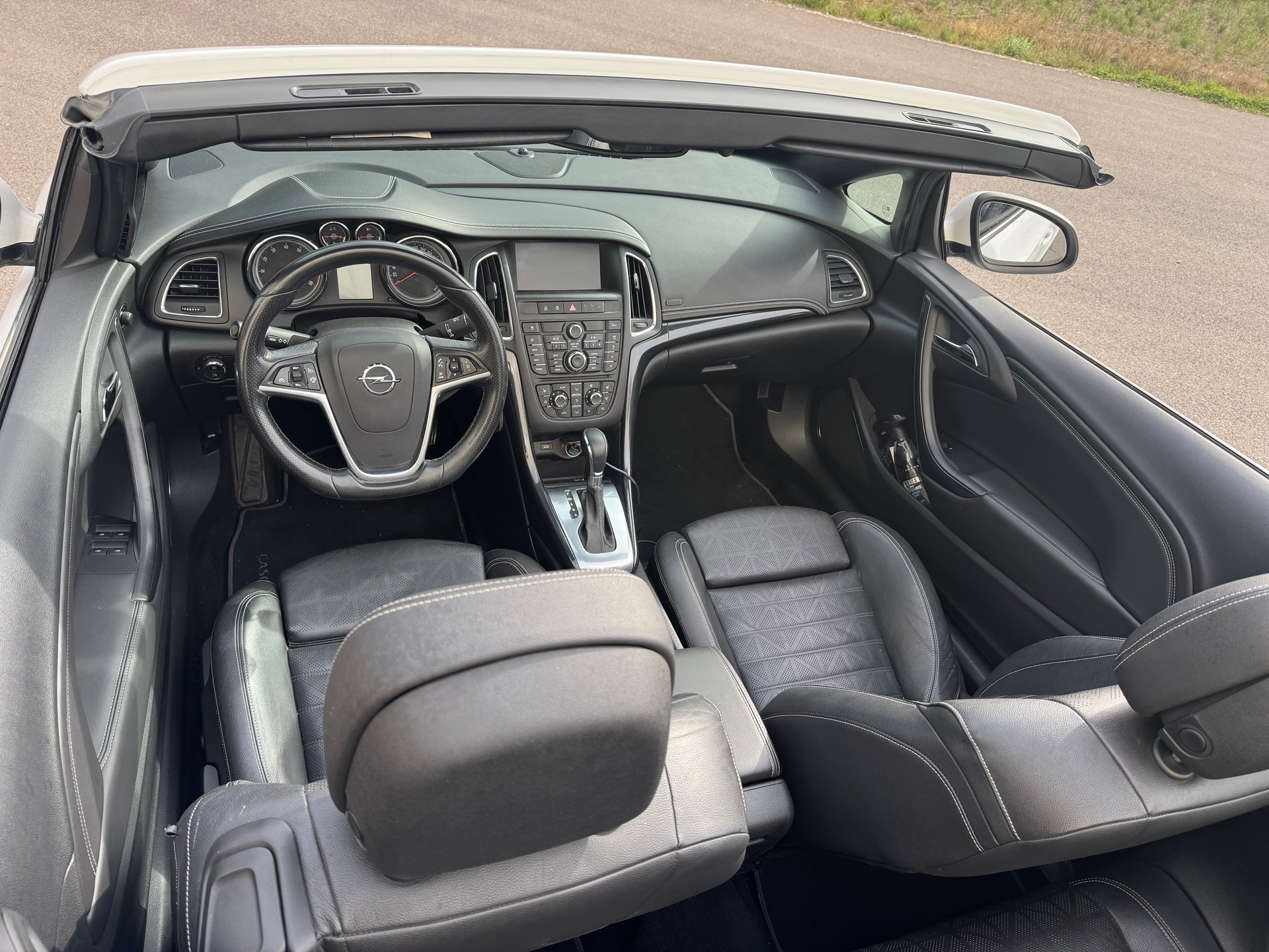 OPEL Cascada 1.6i 16V Automat-image-9